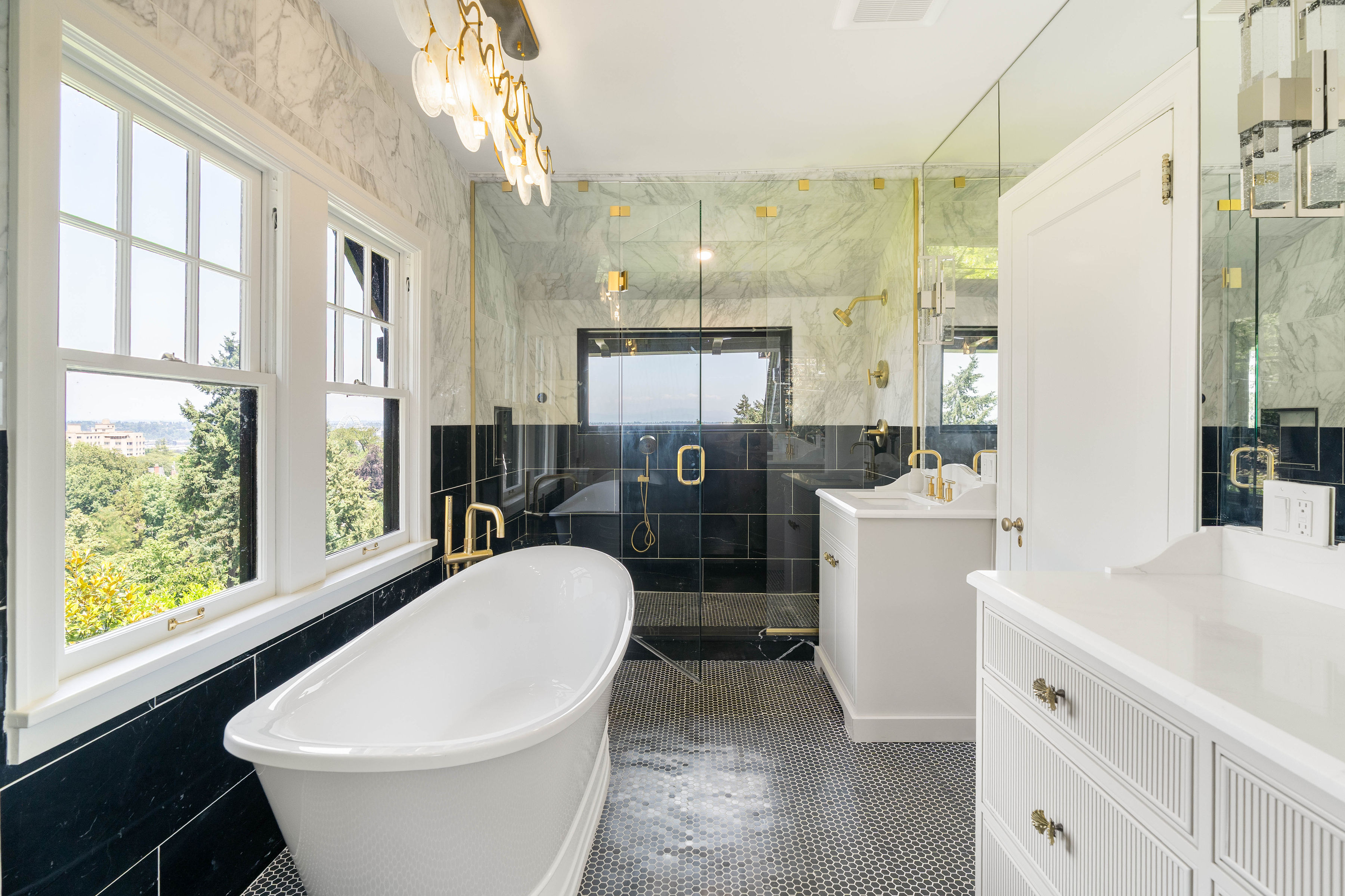 A 1907 Craftsman house at 1442 S.W. Vista Ave. in Southwest Portland is for sale by Aaron Moomaw and Lauren Moomaw of Cascade Hasson Sotheby’s International Realty. Stacks Photo Company