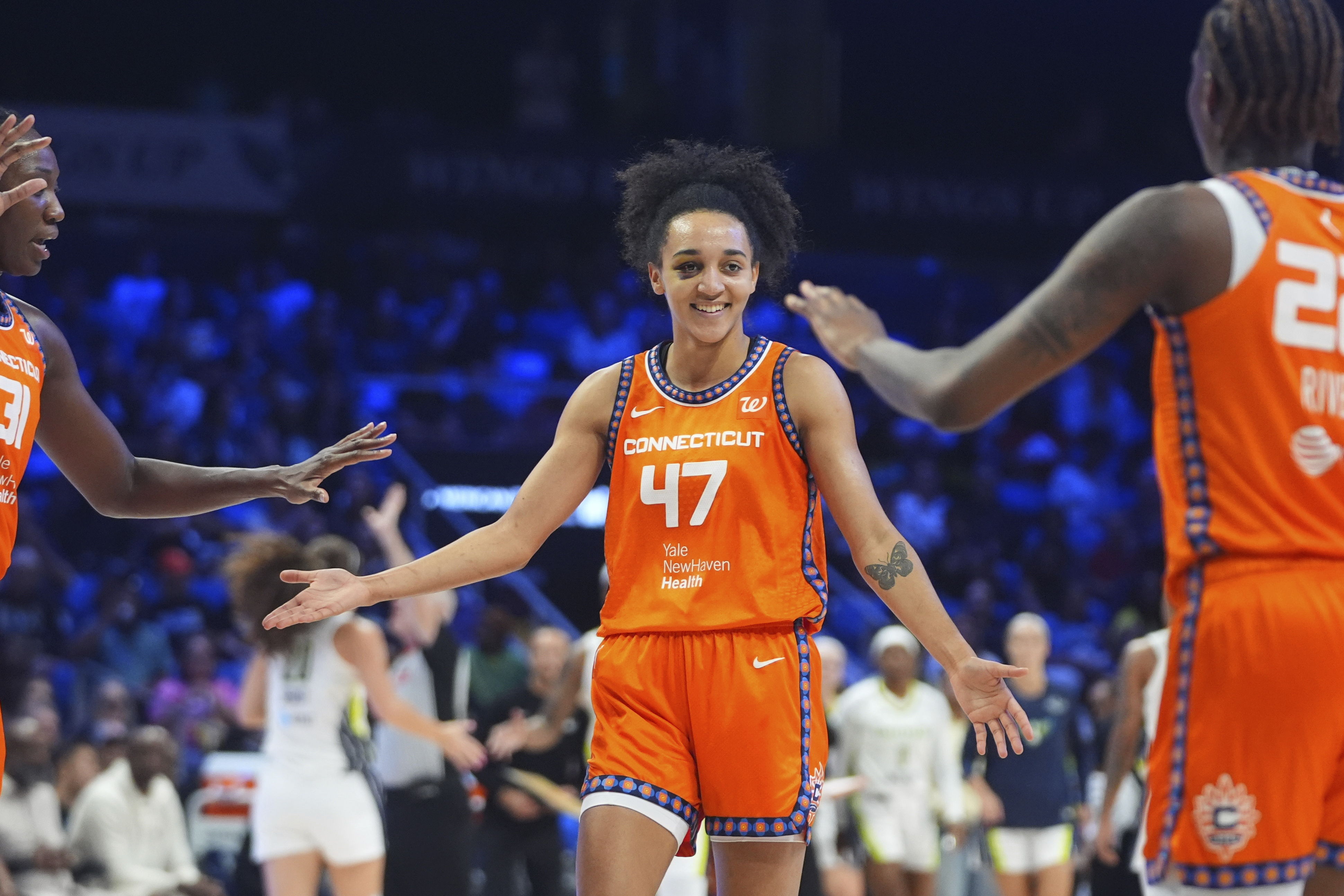 Leila Lacan, Connecticut Sun deal Phoenix Mercury seeding hopes a