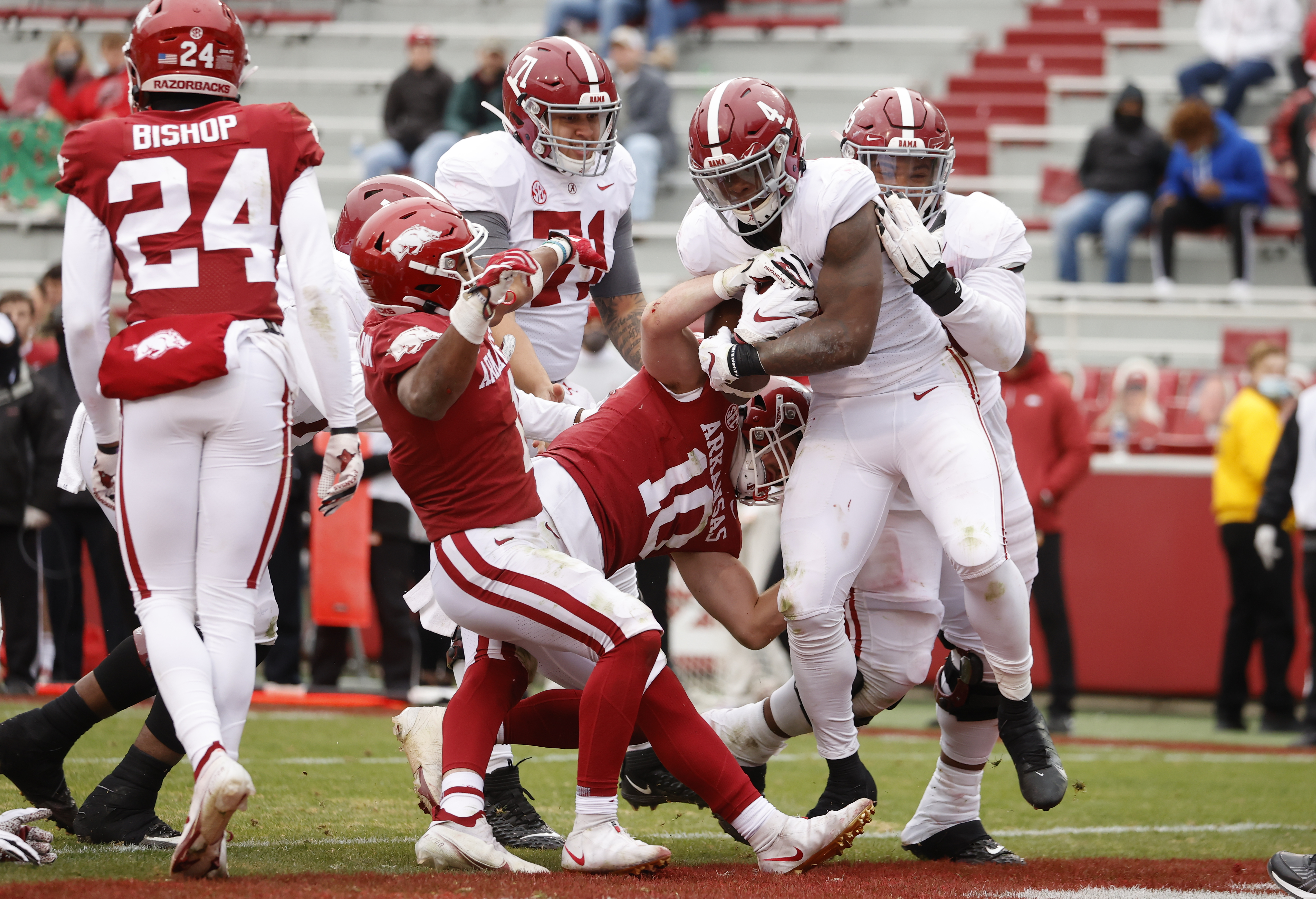 Najee Harris 'Challenging Us' On Defense In Practice, Says Alabama