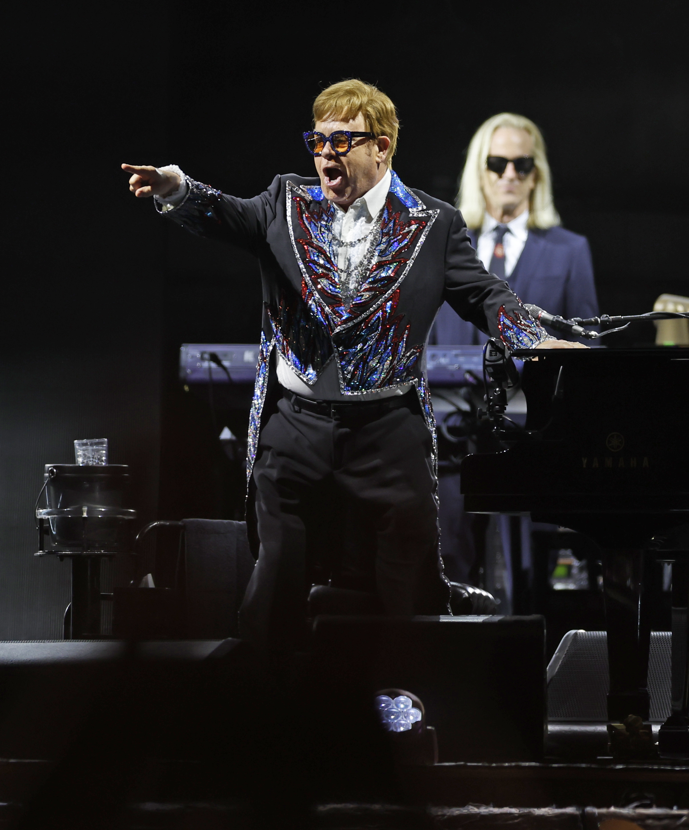 Video Elton John performs 'Goodbye Yellow Brick Road' at Dodger Stadium -  ABC News