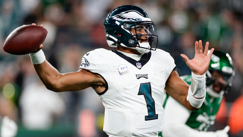 Eagles visit Patriots as QBs and former college teammates Jalen Hurts and  Mac Jones square off