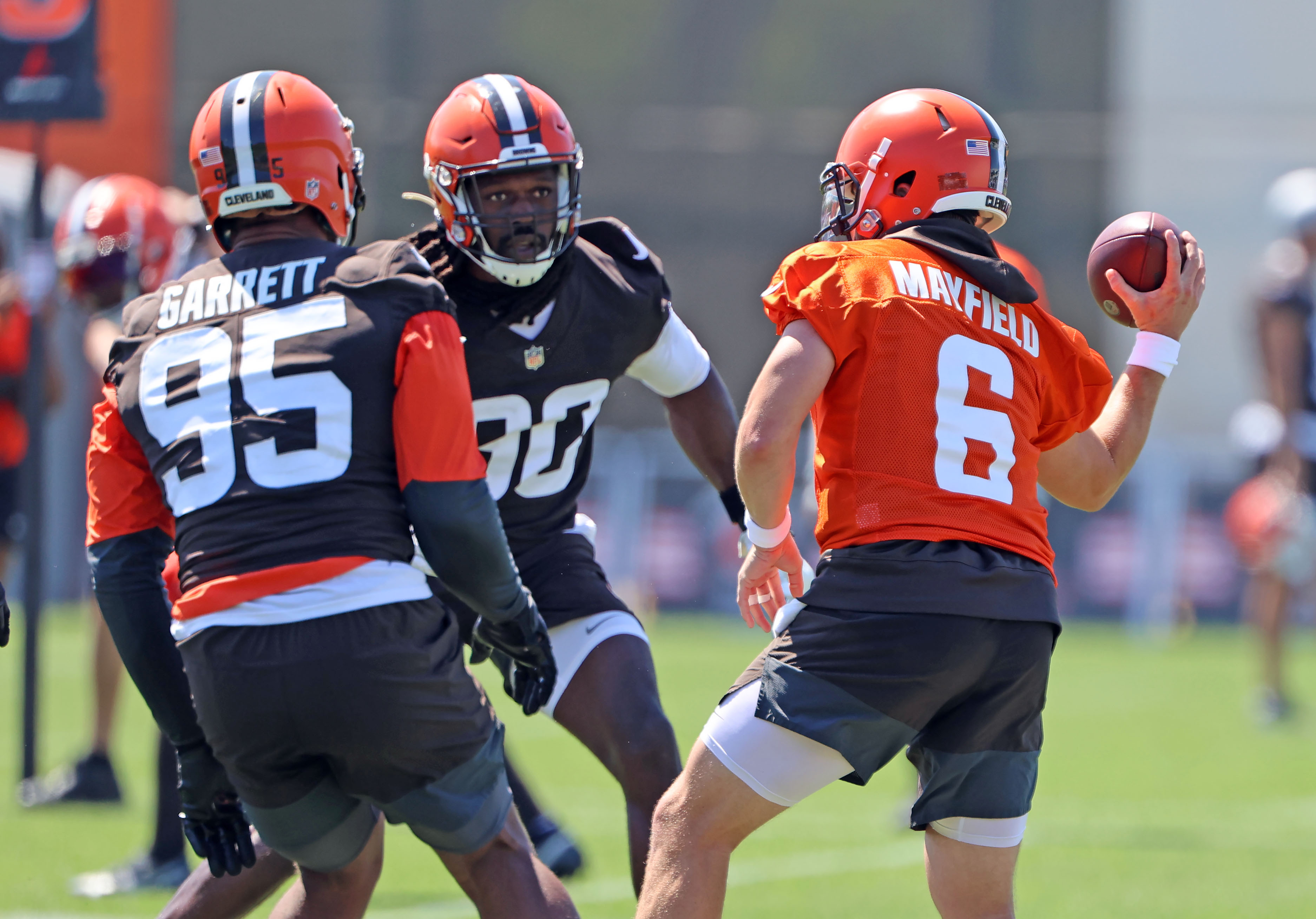 Browns should proceed with caution in bookending Myles Garrett and Jadeveon  Clowney long-term