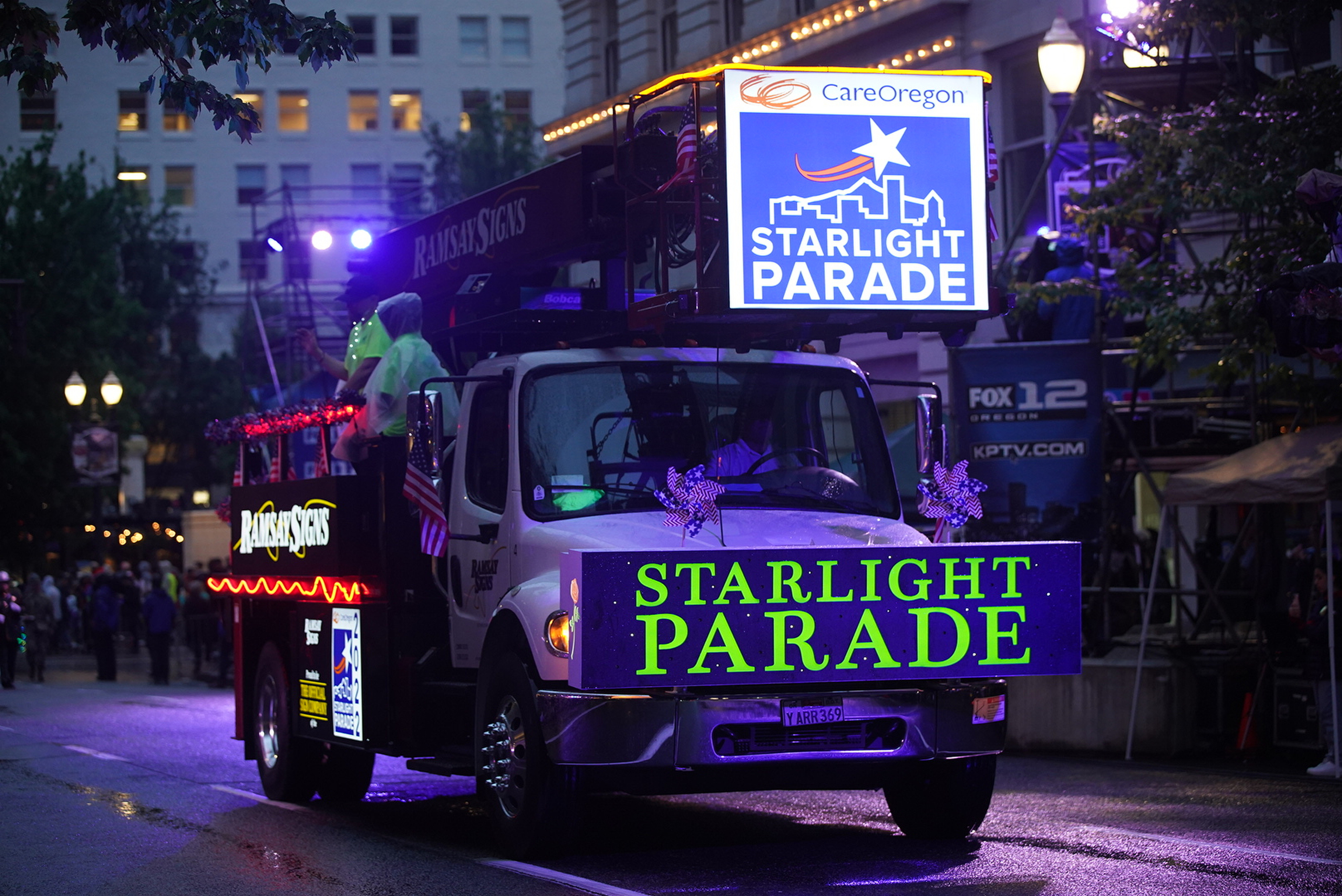 Rose Festival's Starlight Parade returns to joyful crowd in streets of  downtown Portland - oregonlive.com