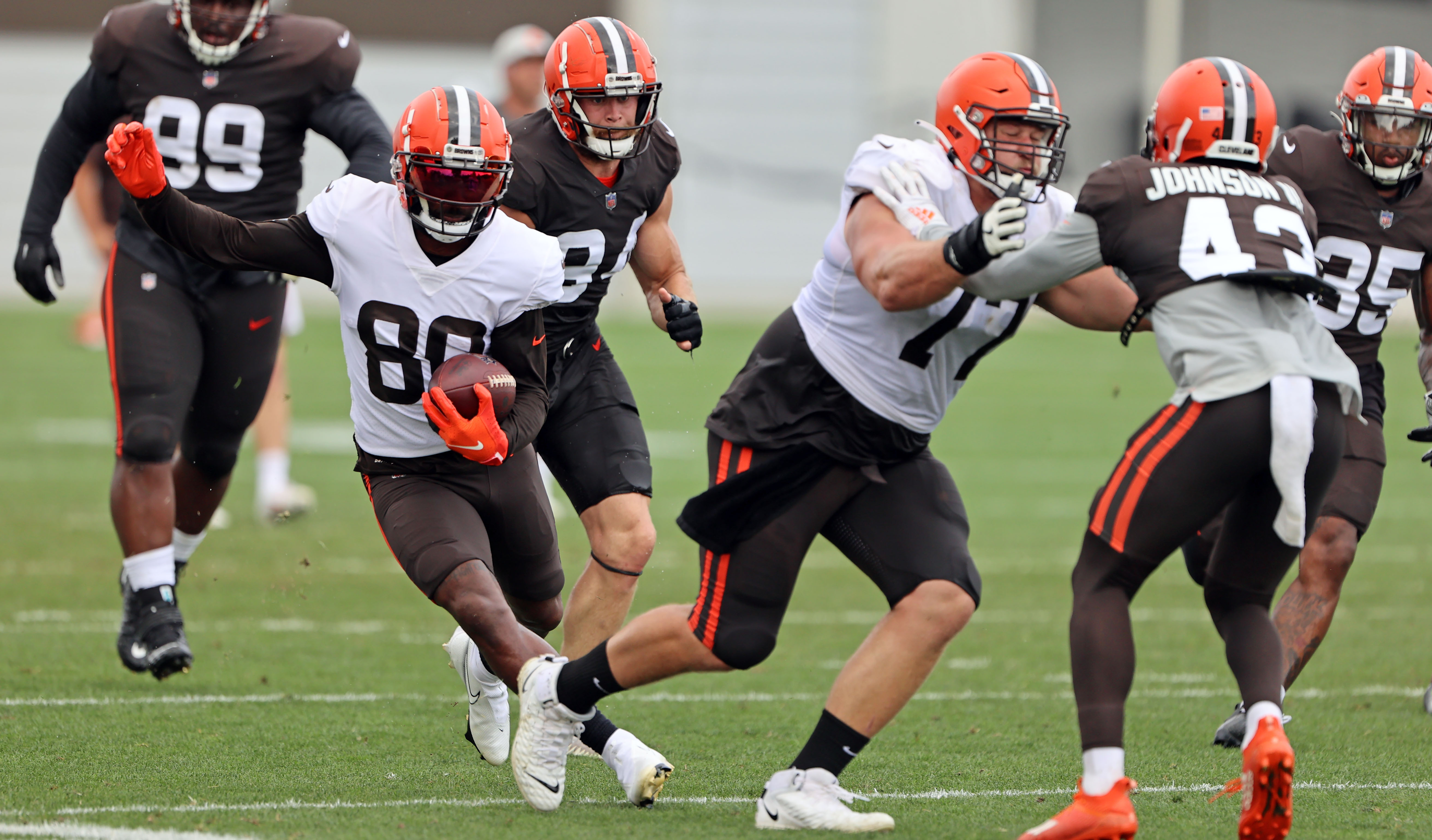 Pro Bowl guard Teller aiming for Browns turnaround