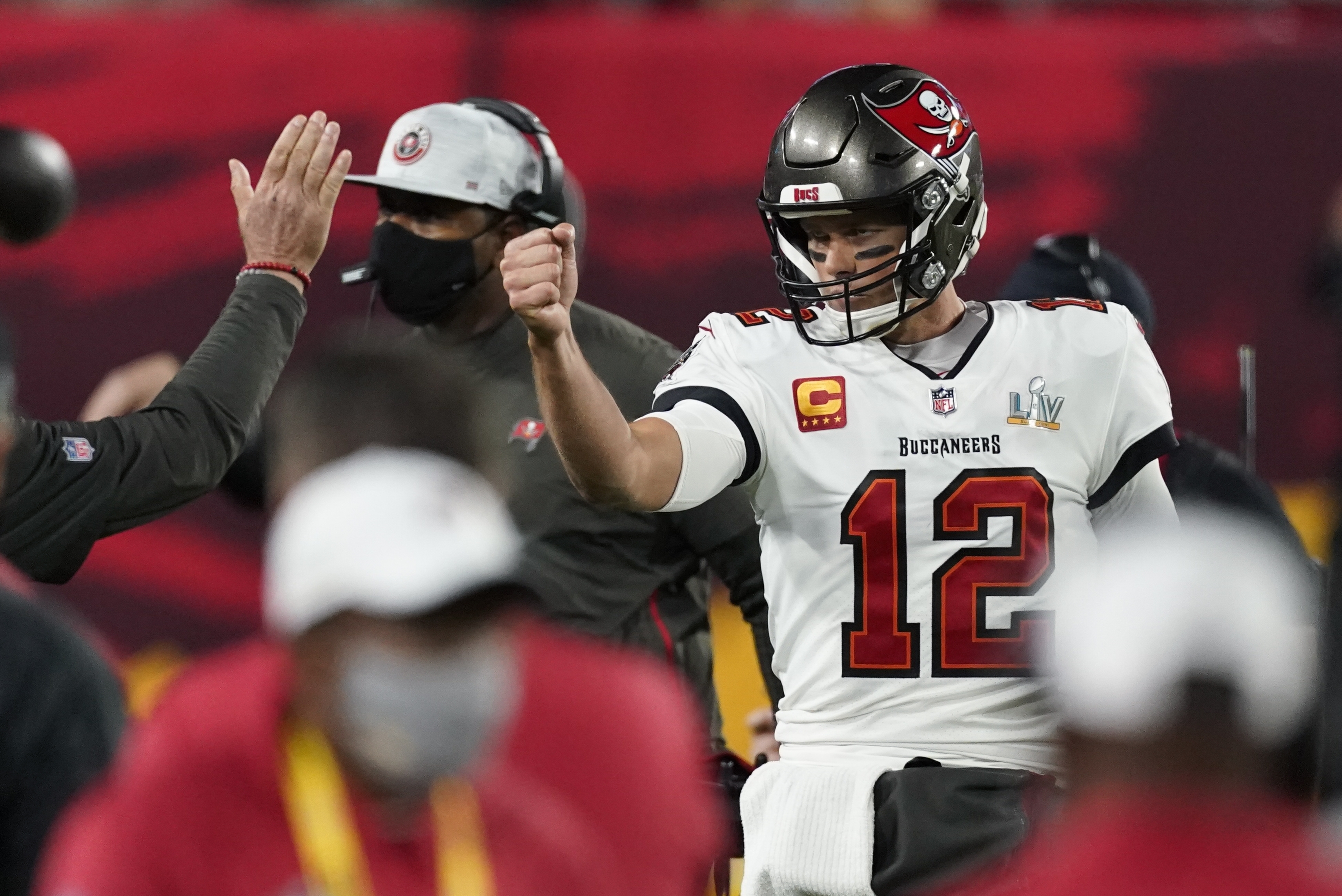 Tom Brady throws 3 TDs, 3 INTs as Tampa Bay Buccaneers advance to Super  Bowl LV 