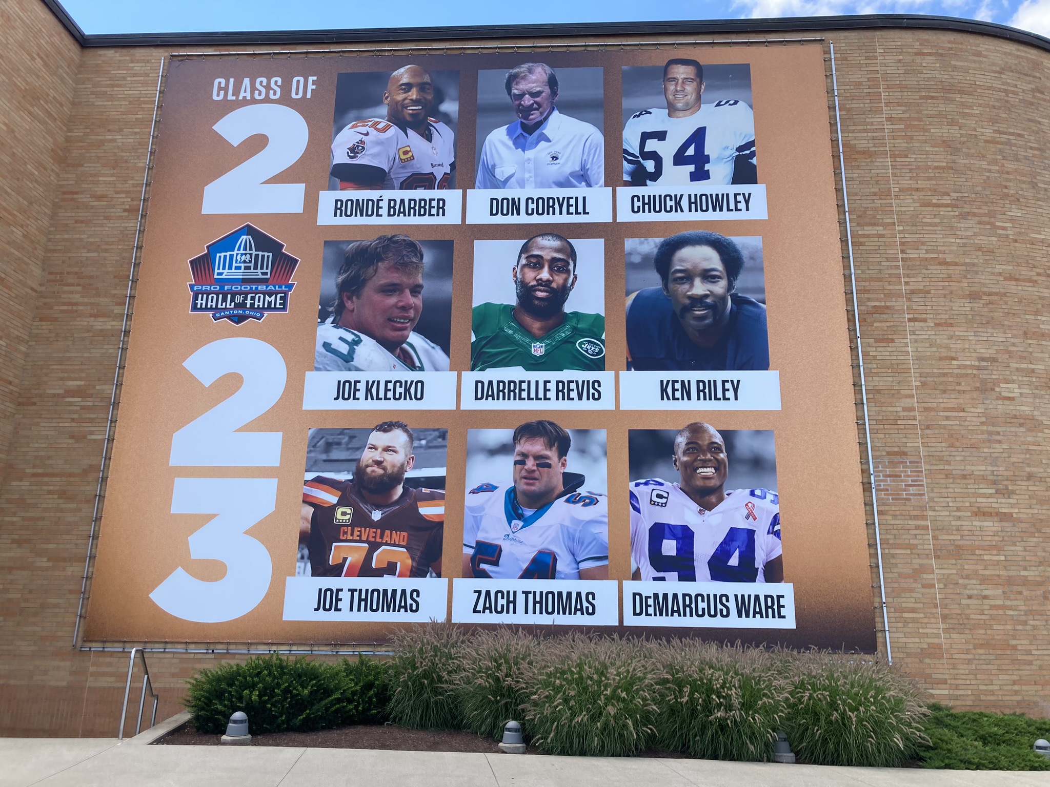 Gold seats installed at Tom Benson Hall of Fame Stadium