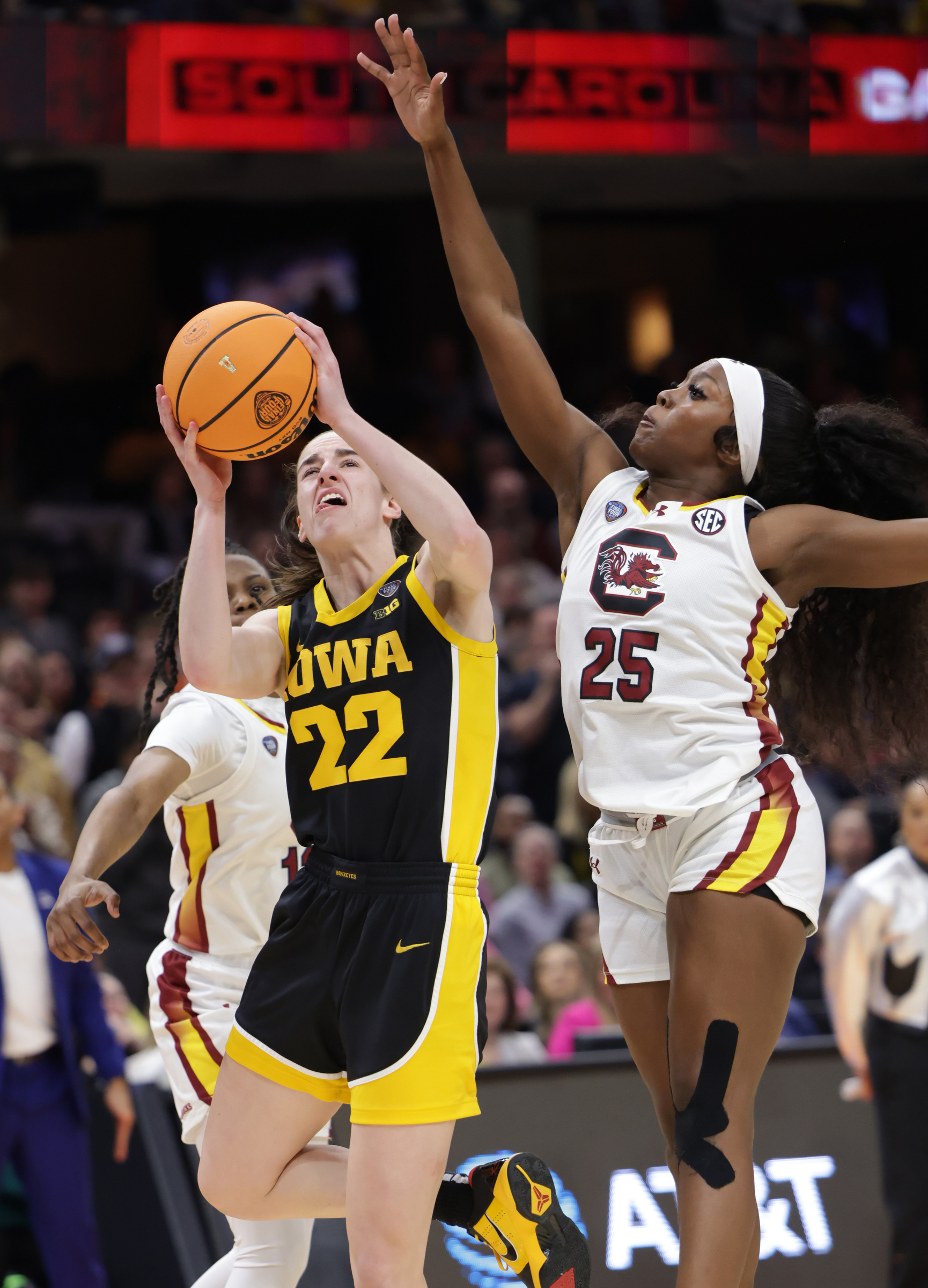 Iowa vs. South Carolina in NCAA Women's Final Four championship game ...