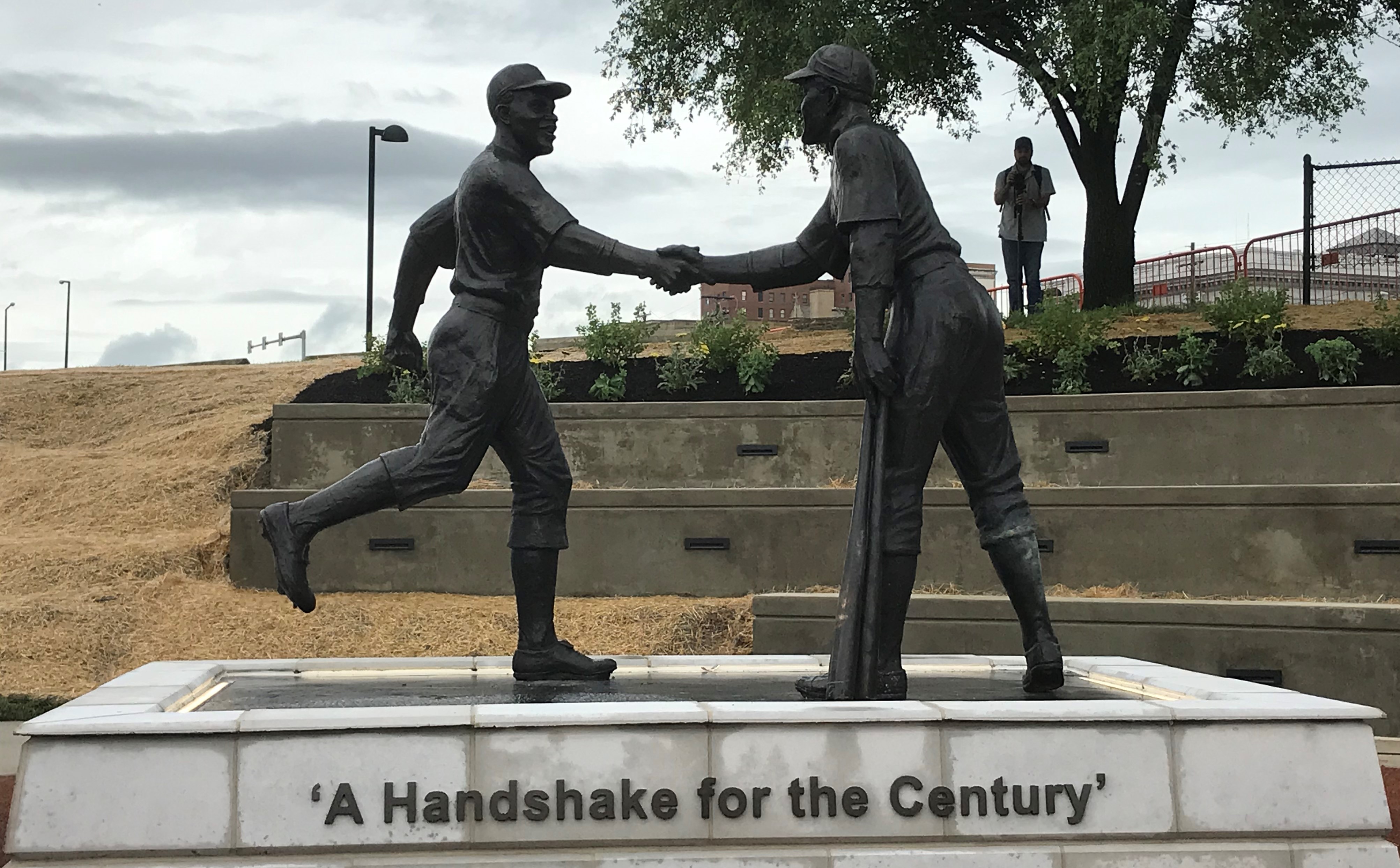 Dodgers gather at Jackie Robinson statue to pay respects