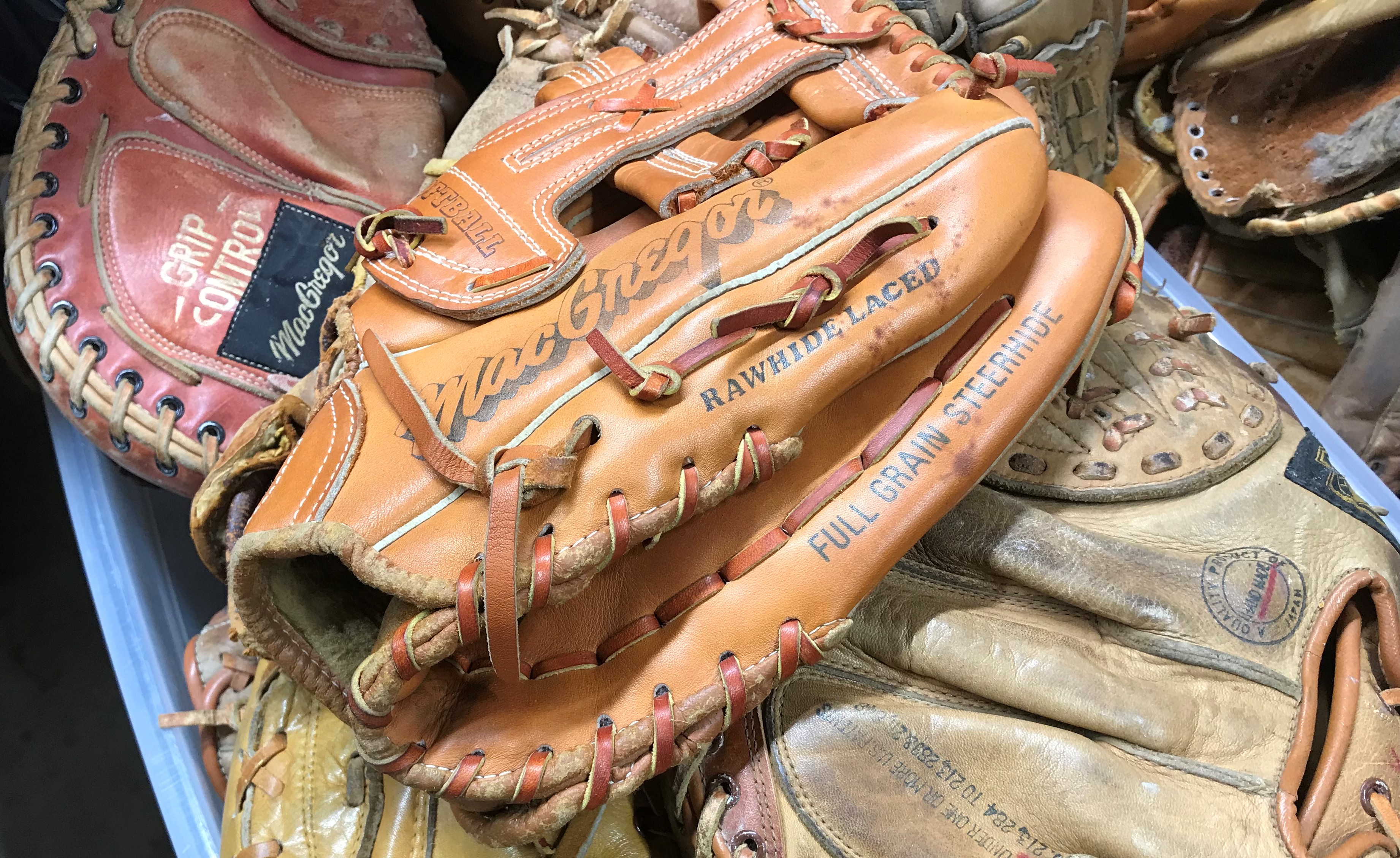 Billfold Baseball Glove Wallet : Louisville – Yurko Sports