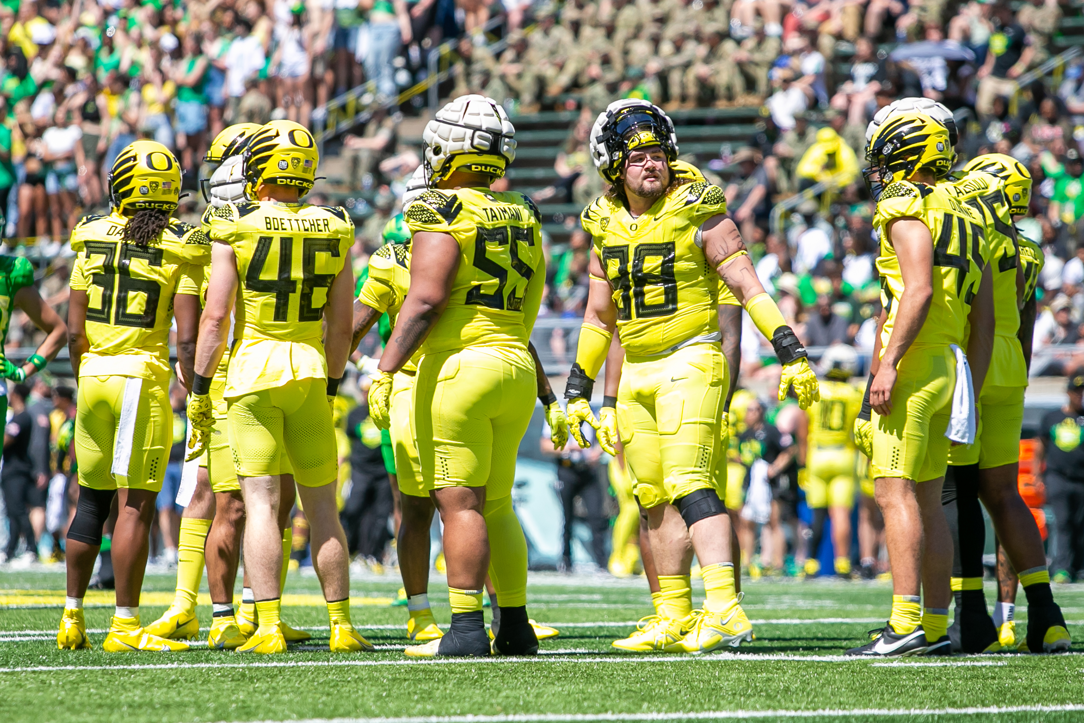 Oregon ducks football deals players