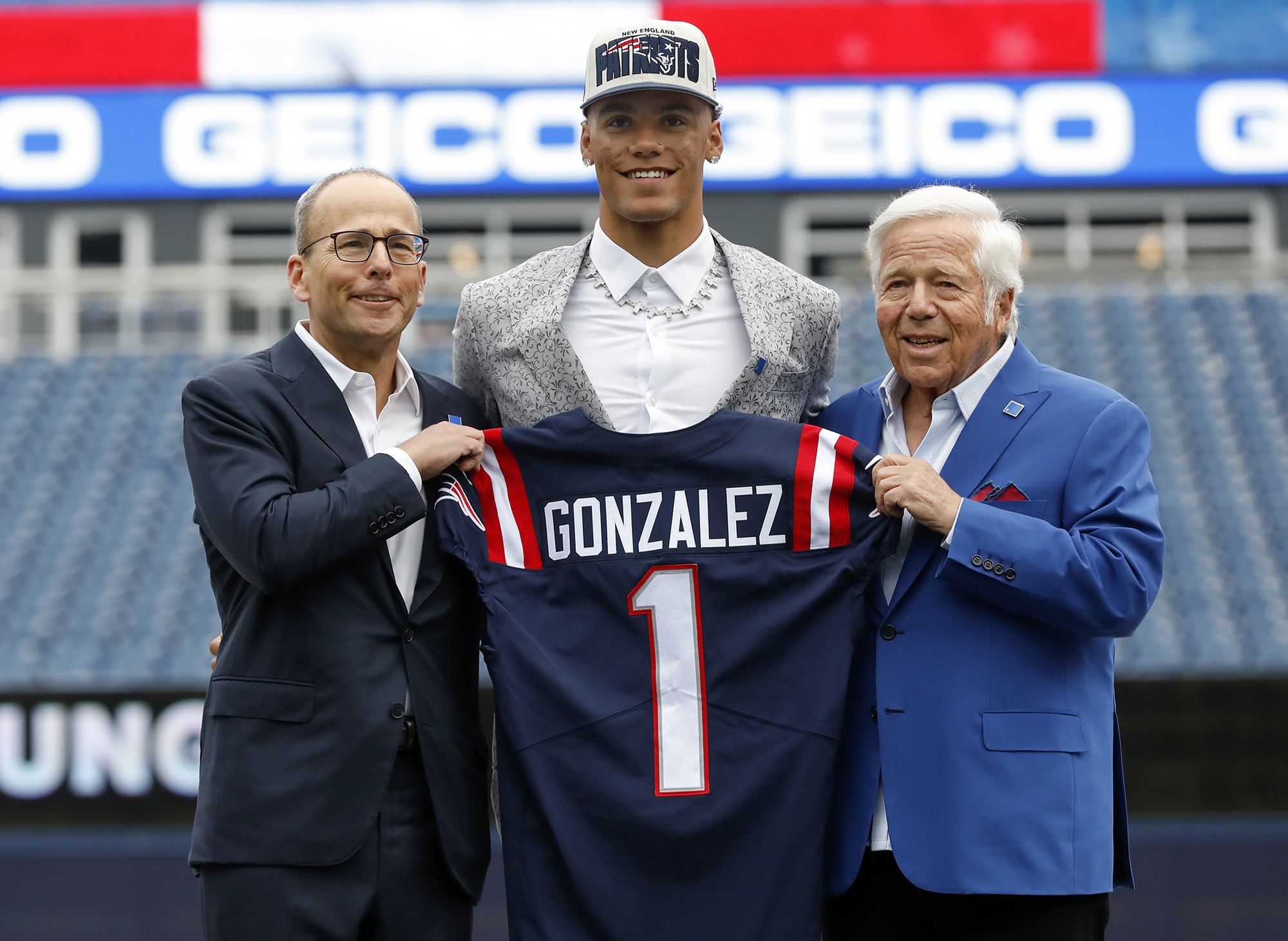 Patriots select Oregon CB Christian Gonzalez with No. 17 pick