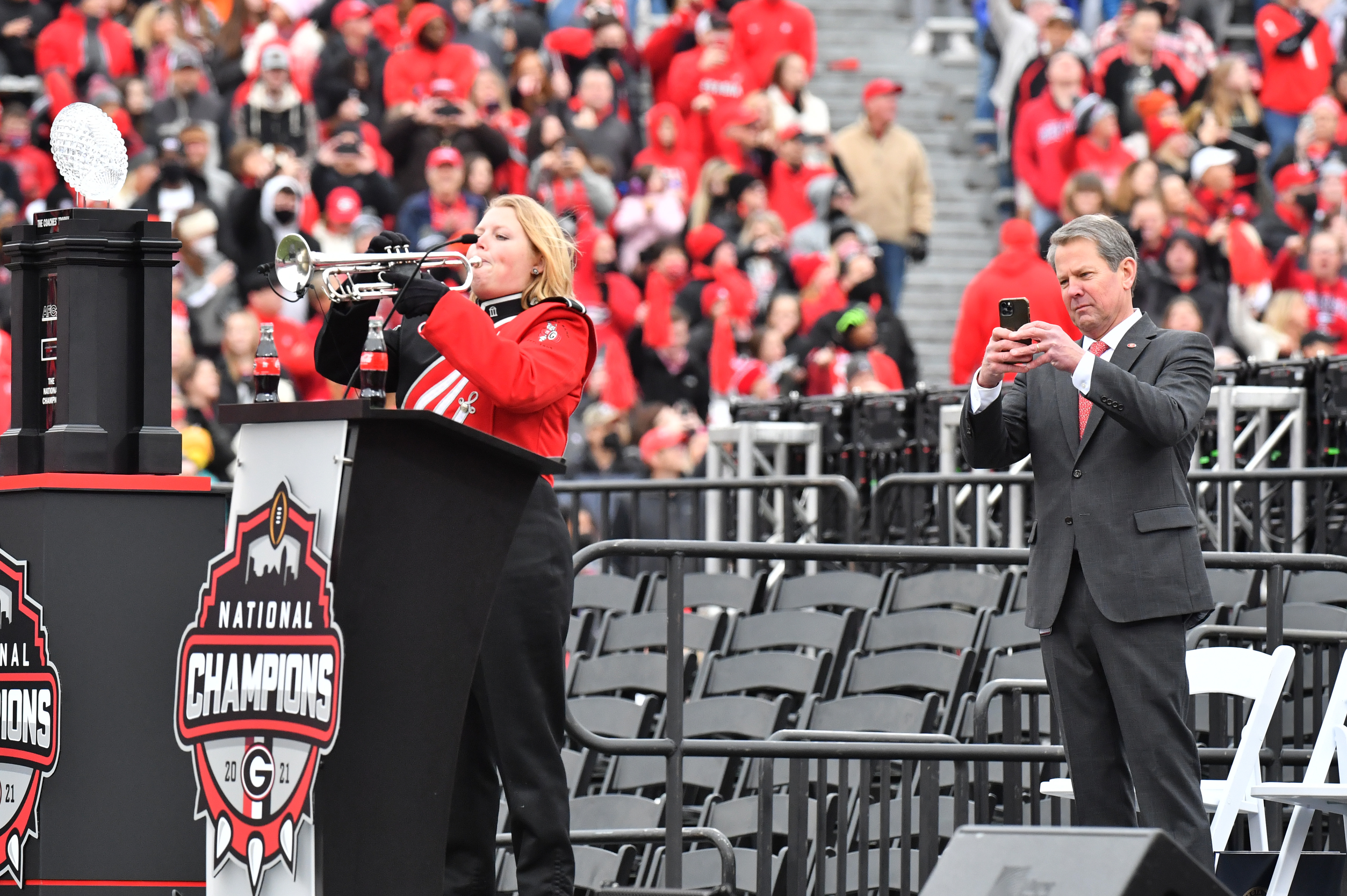 Herschel Walker leads Georgia celebration as Bulldogs beat Alabama for  national title