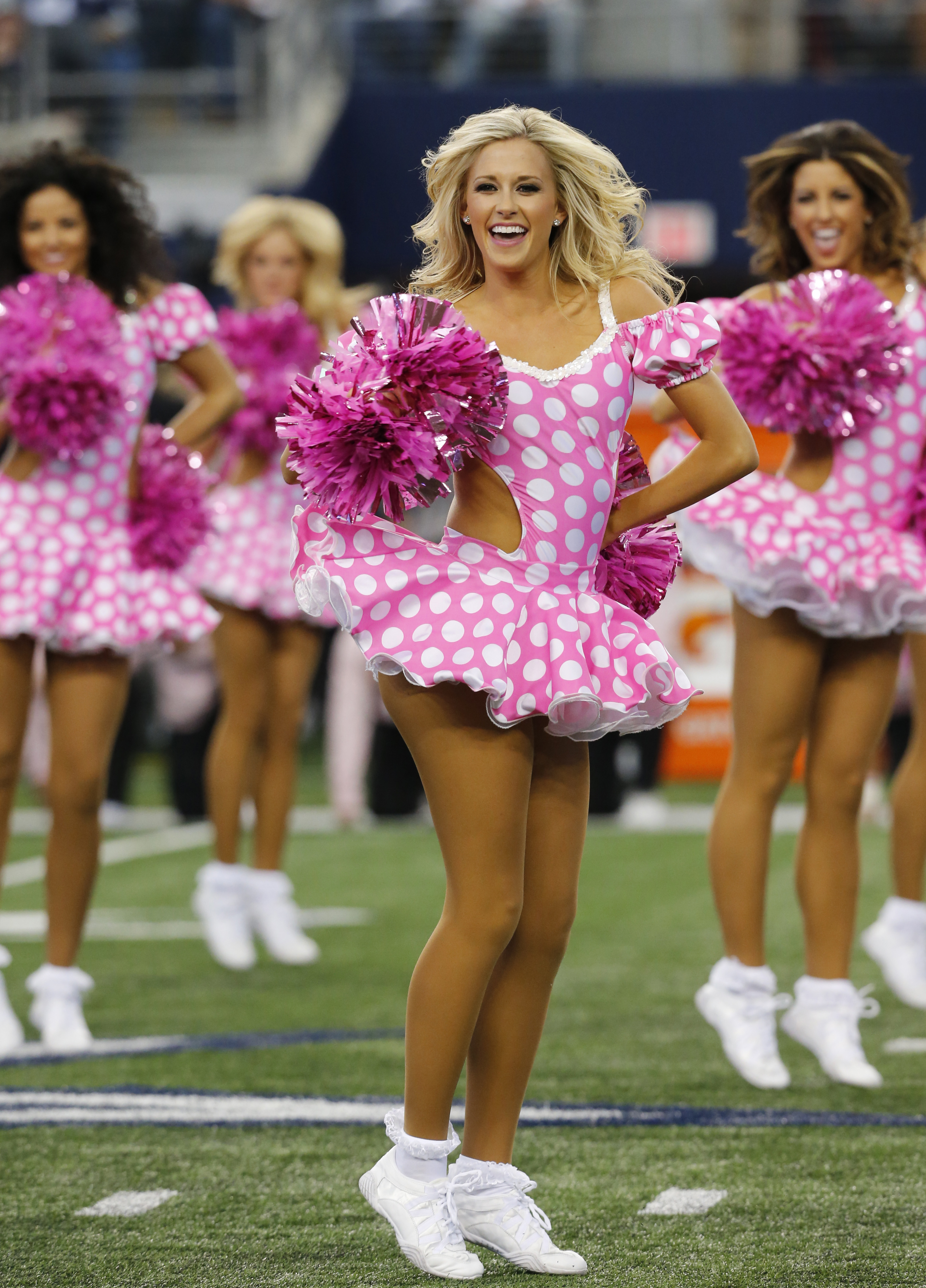 Pictures: NFL cheerleaders support breast cancer awareness – Orange County  Register
