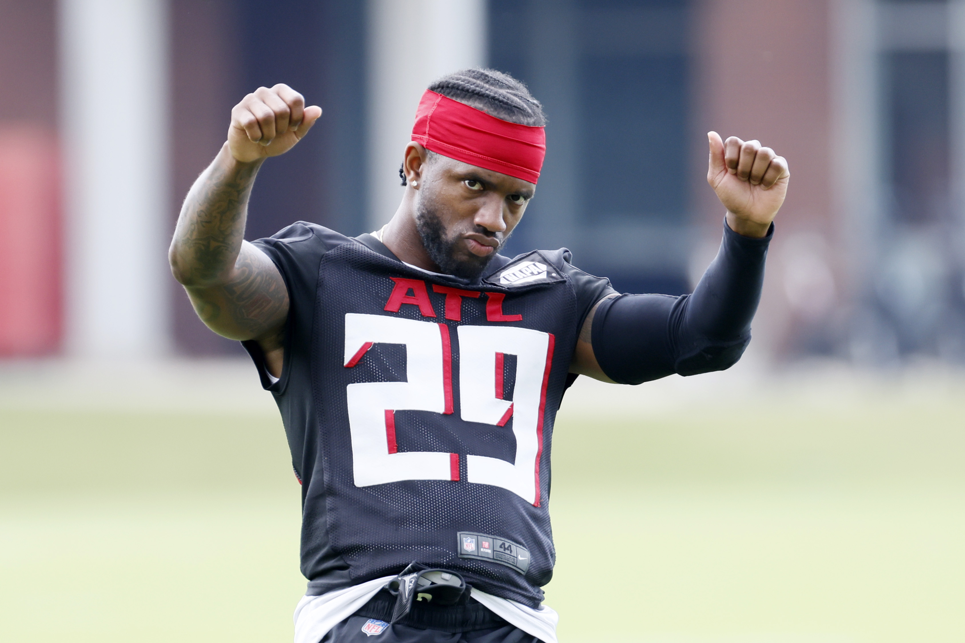 Atlanta Falcons cornerback Casey Hayward (29) warms up before an