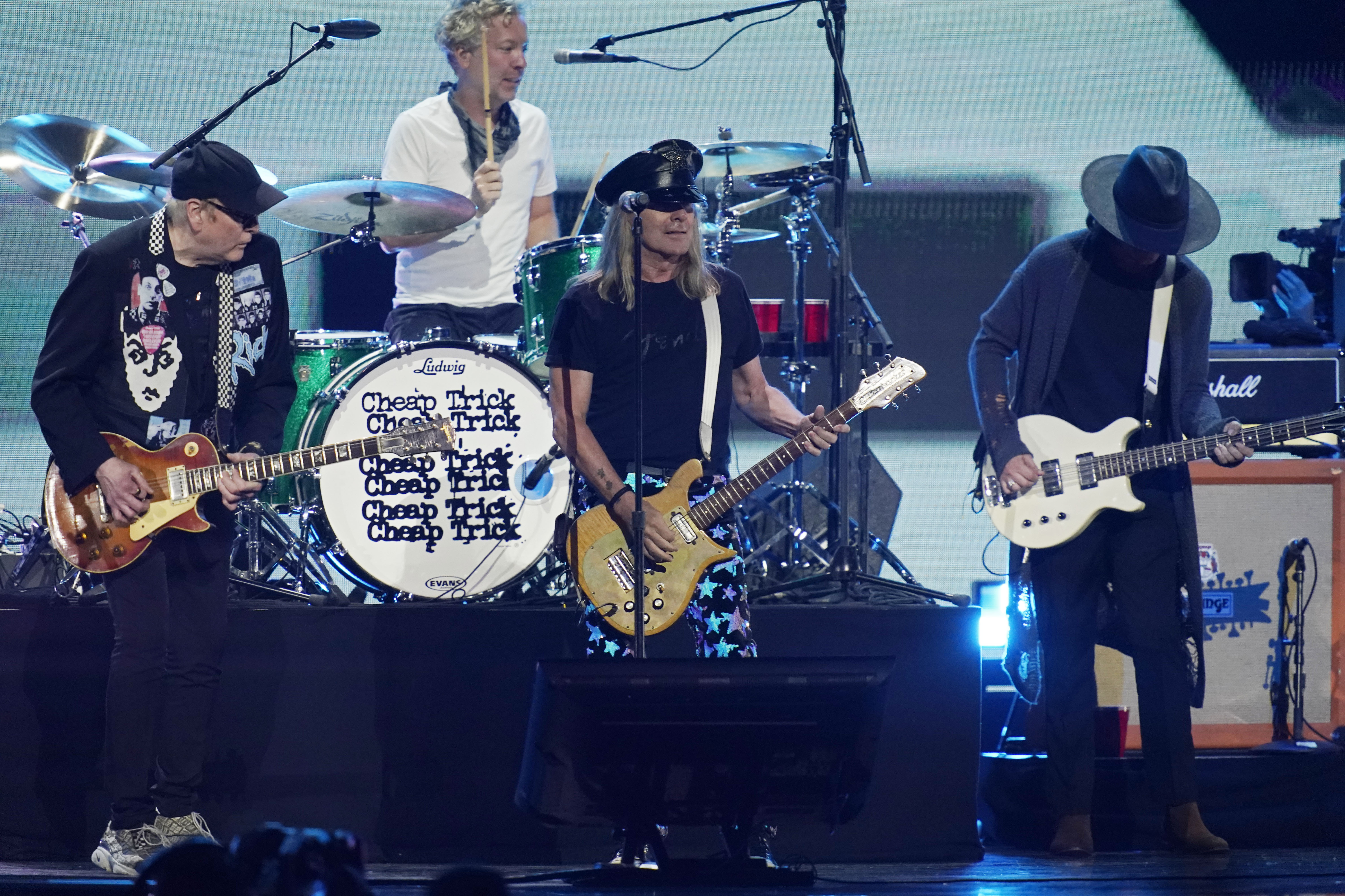 Cheap Trick' Plays Steelers vs Ravens Halftime (Videos)