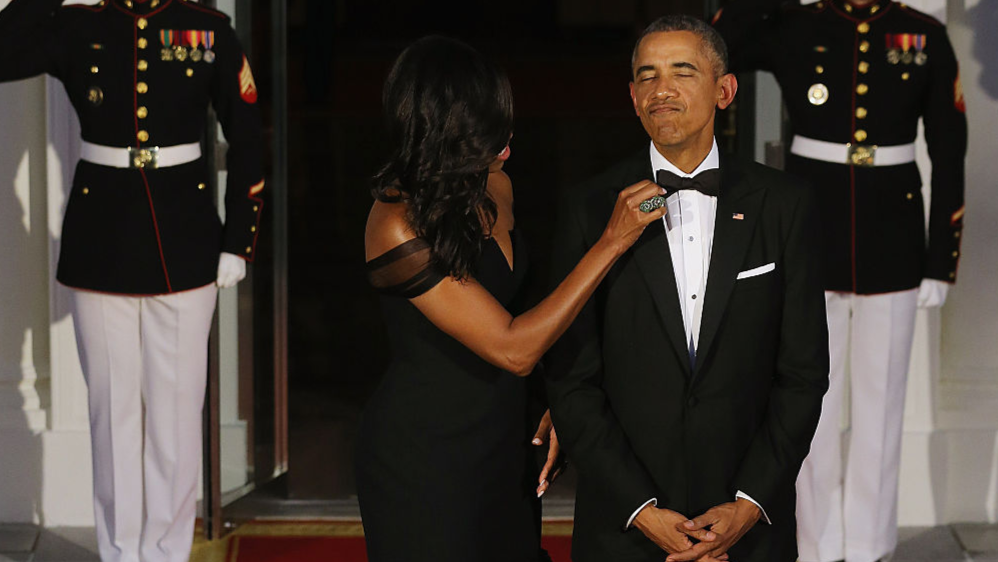 WASHINGTON, DC - SEPTEMBER 25: U.S. First Lady Michelle Obama straightens U.S. President Barack Obama's tie while they wait on the North Portico for the arrival of Chinese President Xi Jinping and his wife Madame Peng Liyuan ahead of a state dinner at the White House September 25, 2015 in Washington, DC. Obama and Xi announced an agreement on curbing climate change and an understanding on cyber security. (Photo by Chip Somodevilla/Getty Images)
