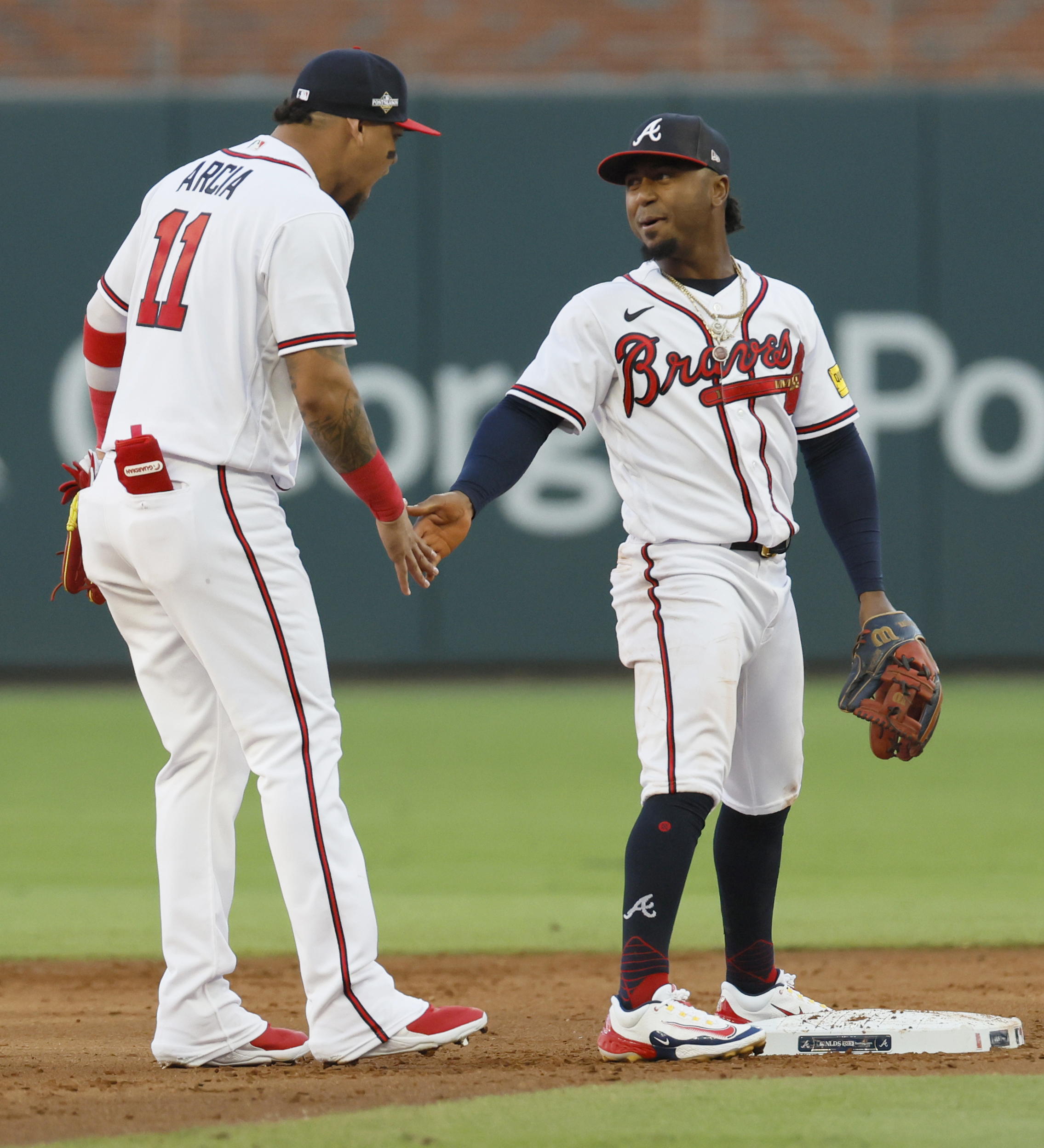 Braves get screwed on awful catcher's interference call in NLDS Game 1