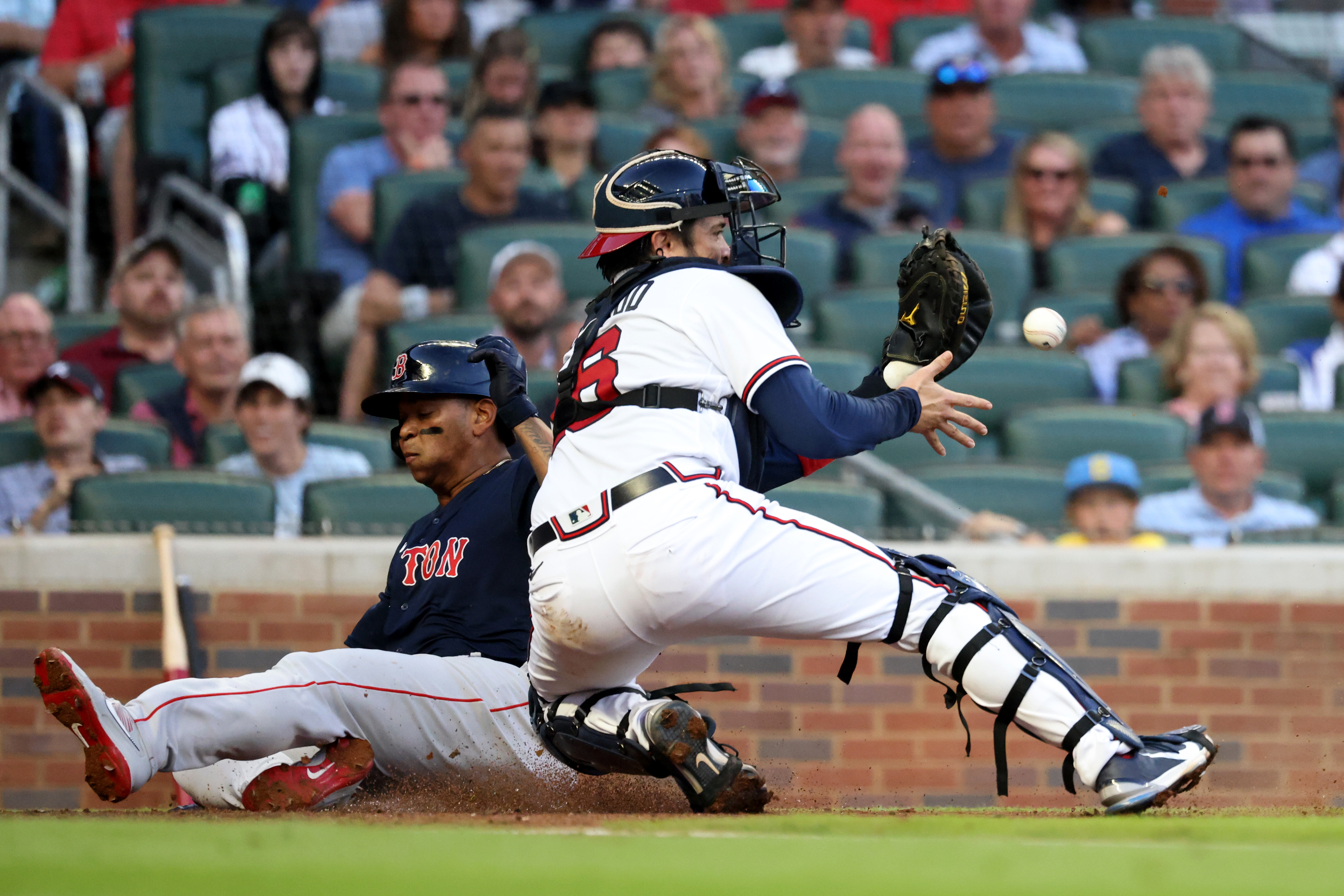 Orlando Arcia and the Braves walk-off the Red Sox with a homer.