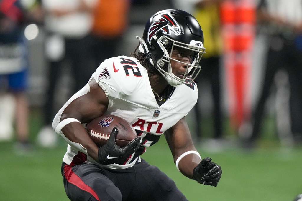 Falcons add running back, linebacker to roster