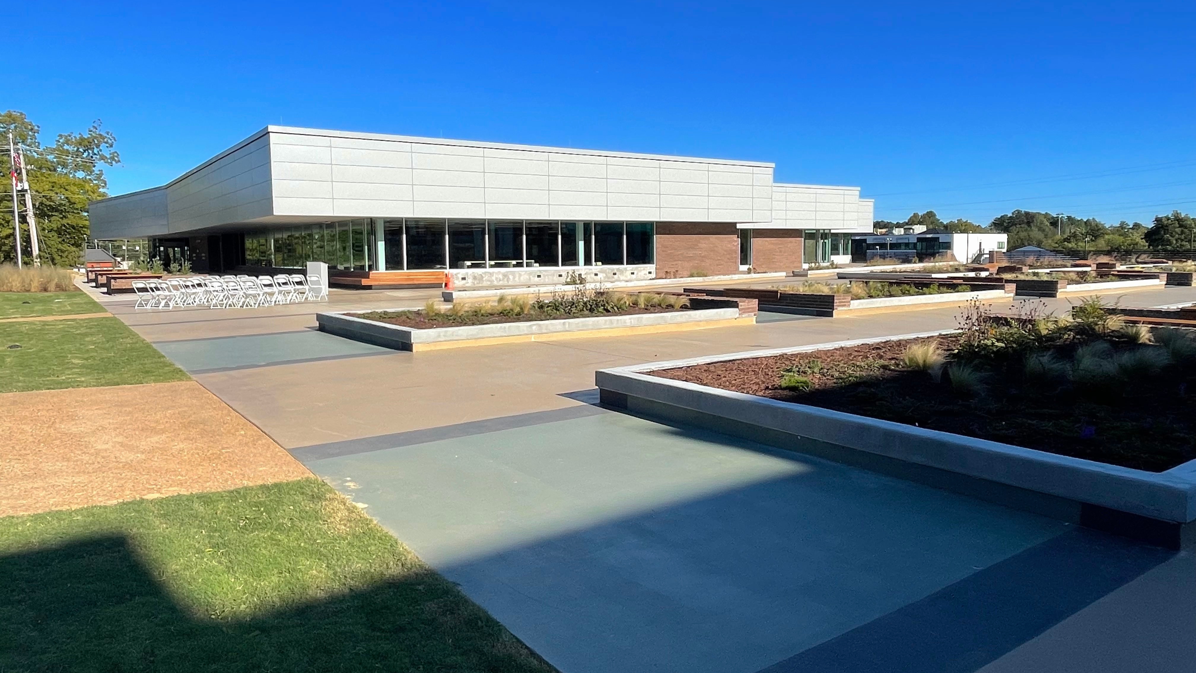 The new Norcross branch of the Gwinnett County Public Library features a large open plaza connected to Lilian Webb Park. (Tyler Wilkins / tyler.wilkins@ajc.com)