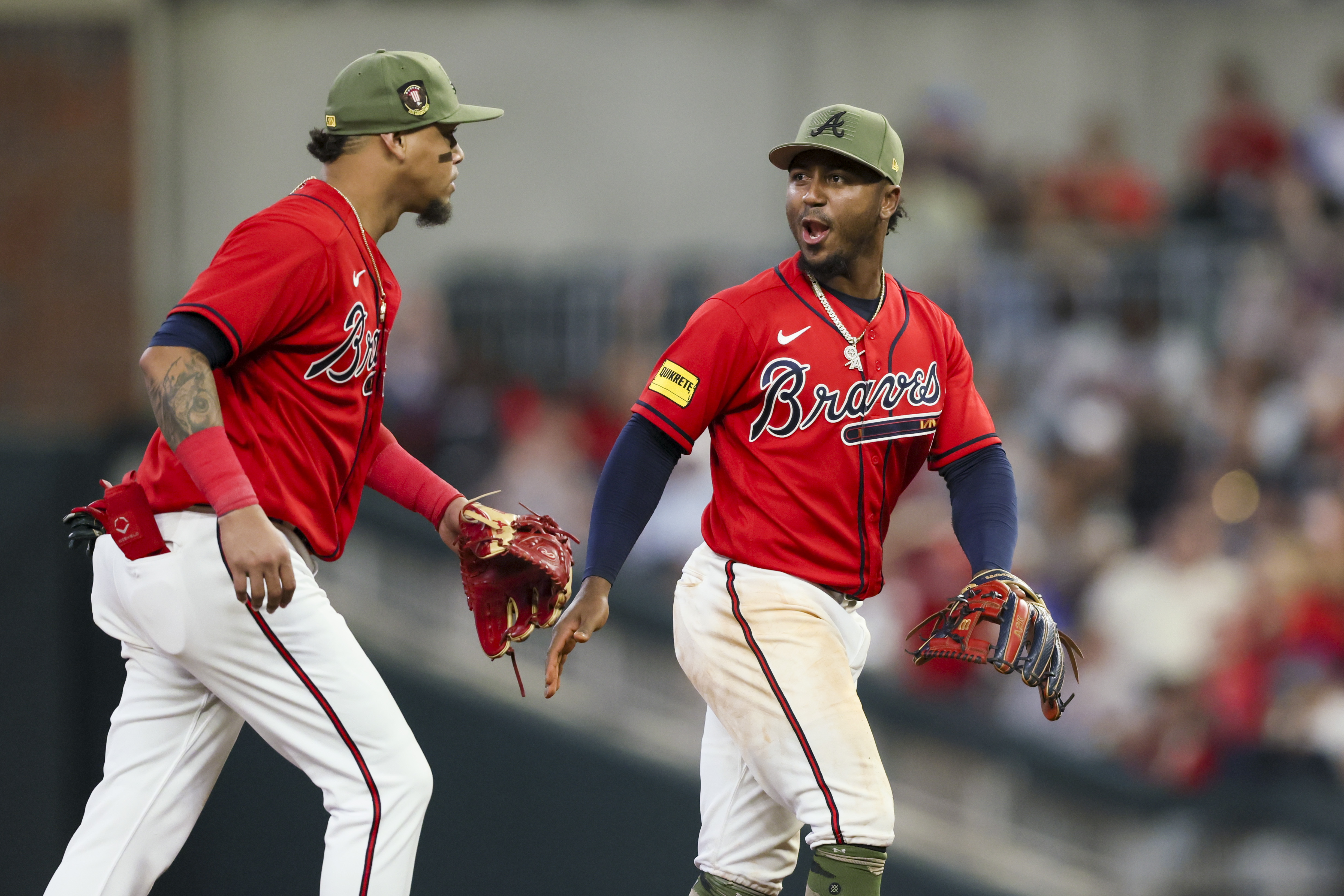 Photos: Braves pull away from the Mariners