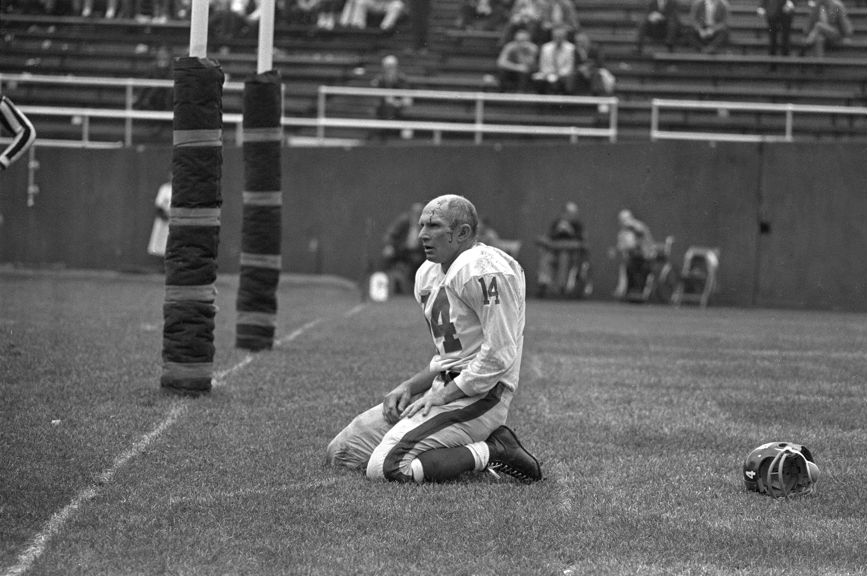 1963 NFL Football Sunday Human Targets NY Giants Tittle - 2-Page Vintage  Article