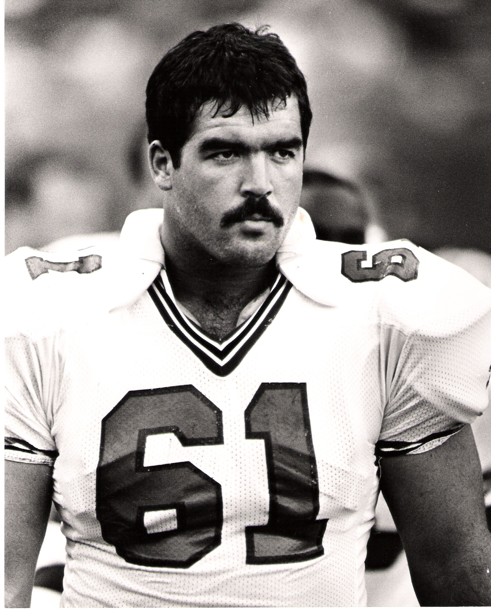 Center John Scully of the Atlanta Falcons snaps the football to News  Photo - Getty Images