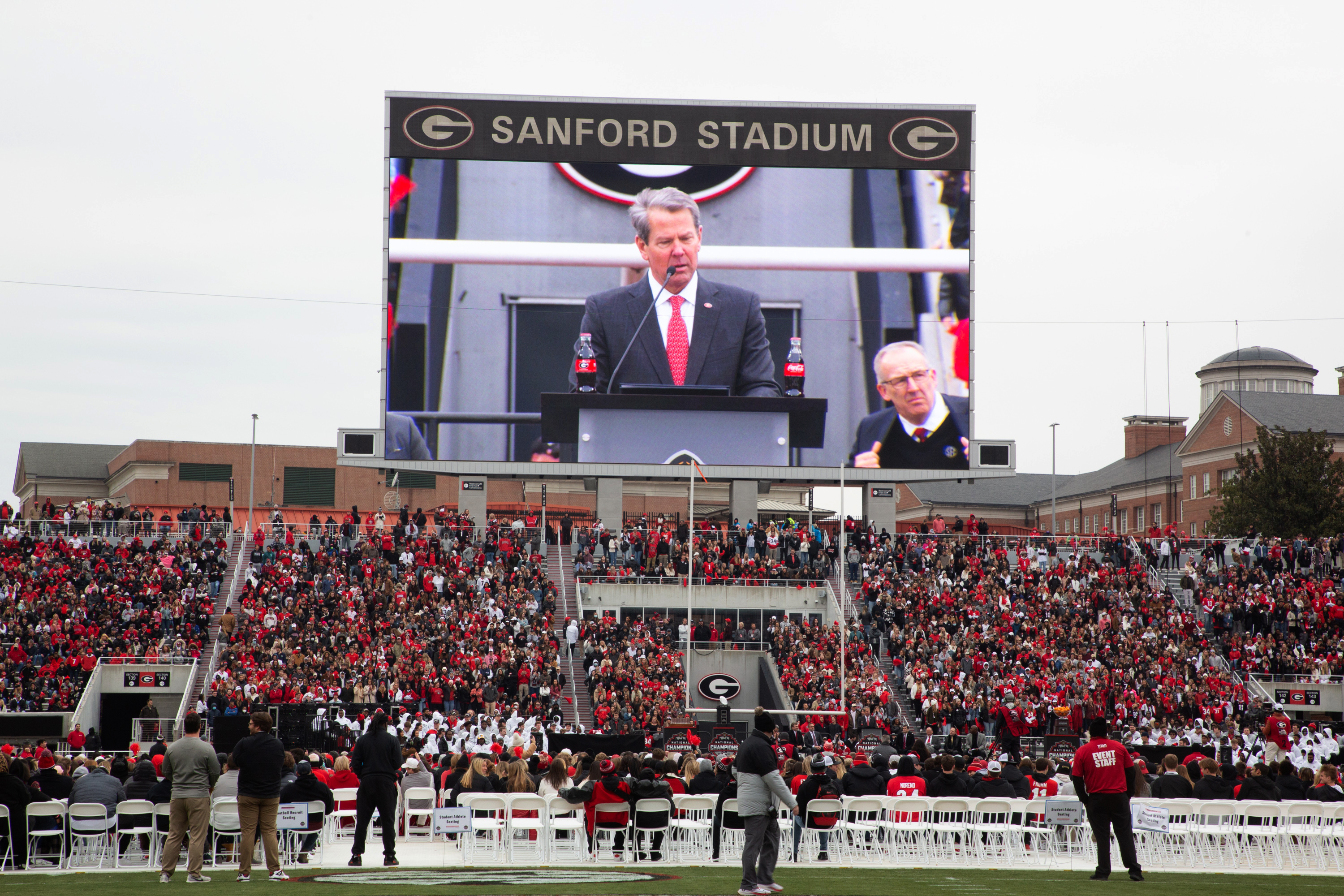 Jordan Davis Braves jersey tribute at UGA championship ceremony