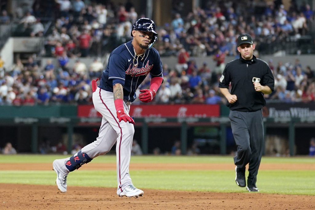 Braves keep surging behind comeback wins, cite clubhouse chemistry