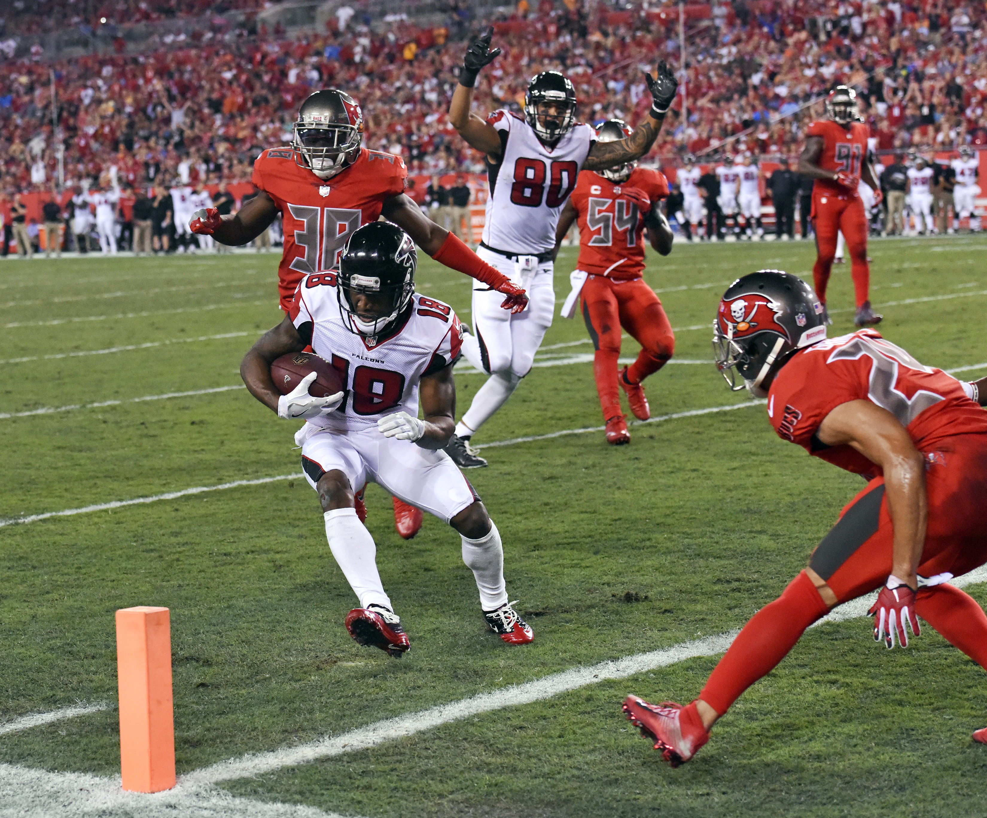 Atlanta Falcons Offense Stagnant as Tampa Bay Buccaneers Hold Commanding  Halftime Lead - Sports Illustrated Atlanta Falcons News, Analysis and More