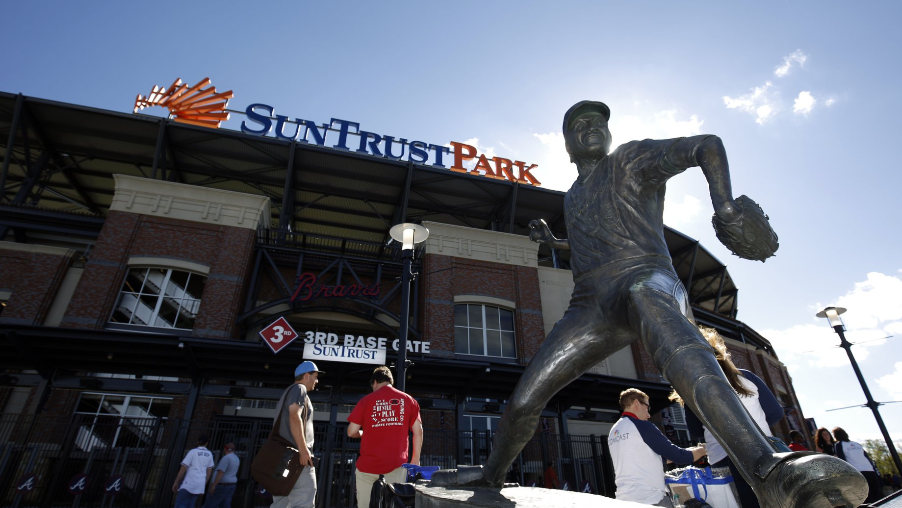 Braves dads relish time with kids