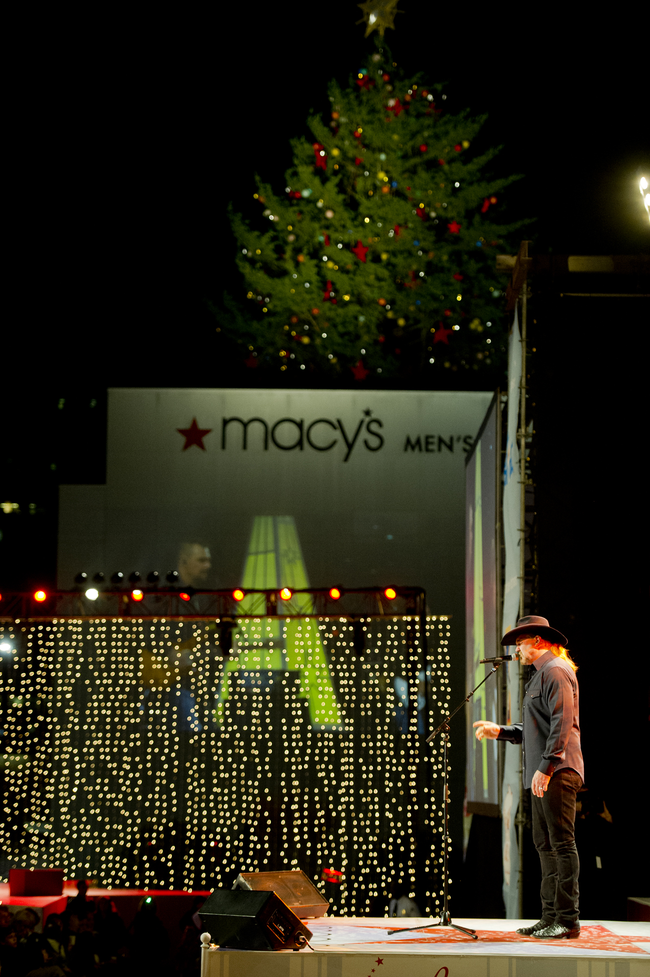 Louis Vuitton's 55-Foot Christmas Tree lit up Ayala Malls Greenbelt's