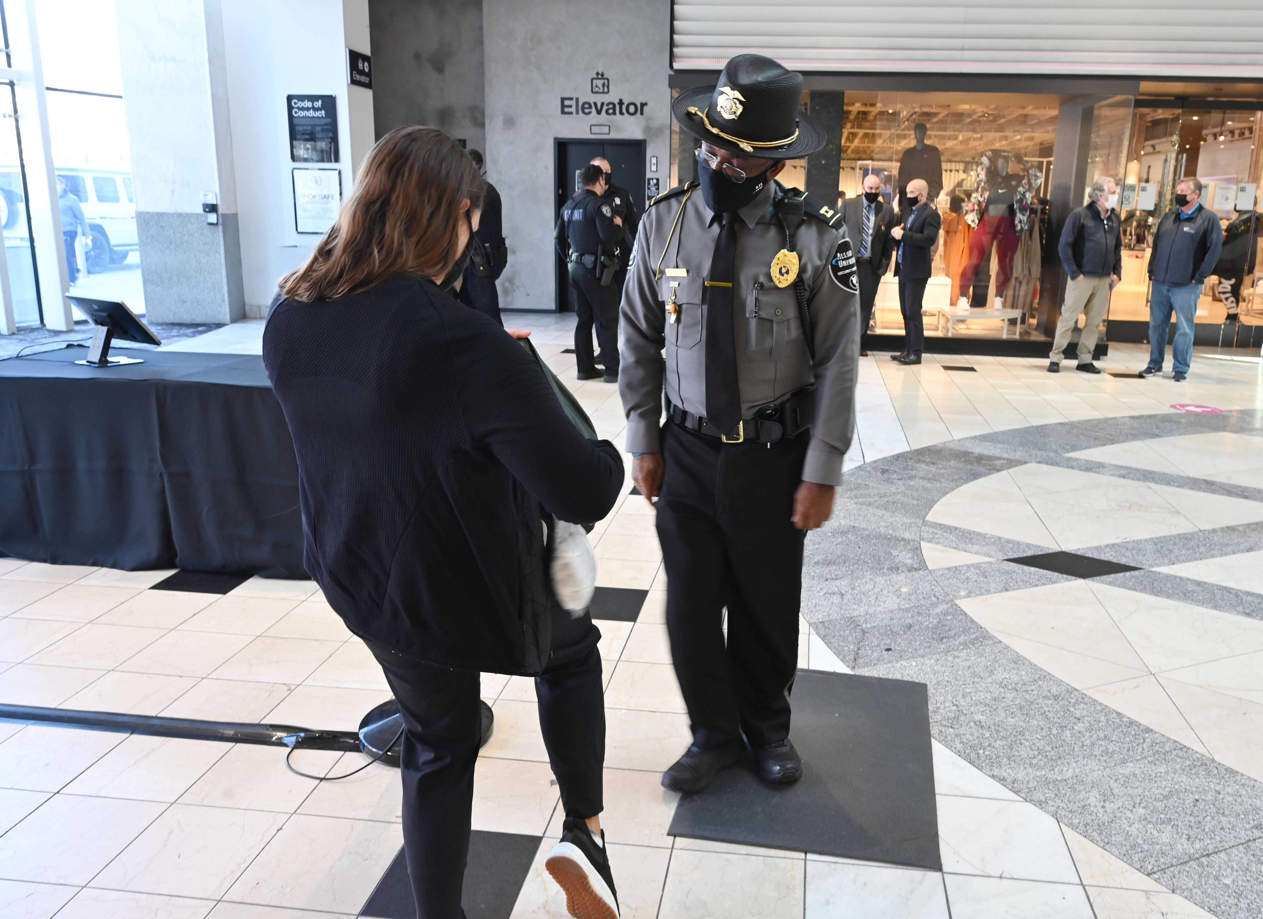 Lenox Square adds weapon detectors at main entrance, GM says more security  measures to come – WSB-TV Channel 2 - Atlanta