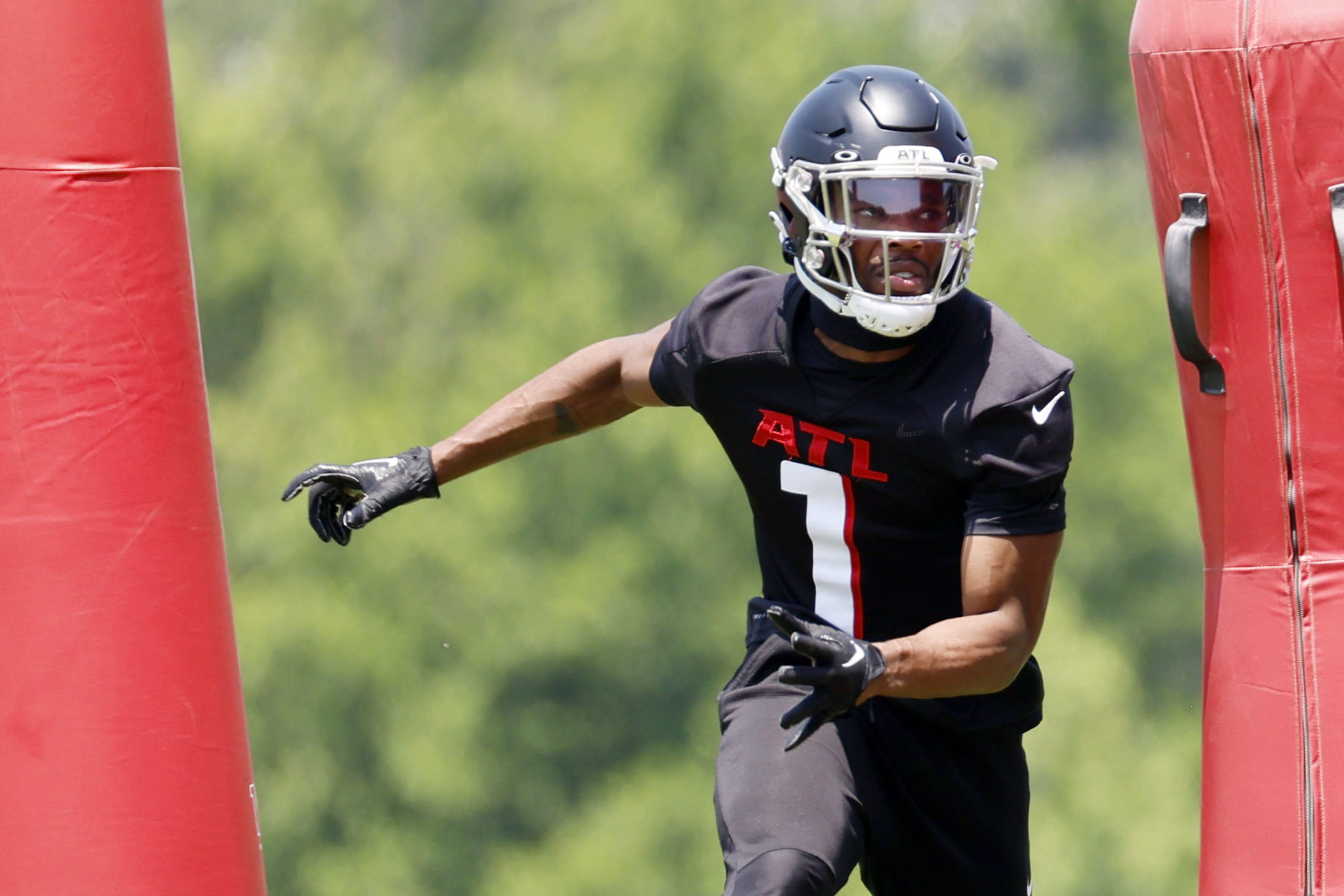 Falcons open camp with low expectations, open positions – WABE