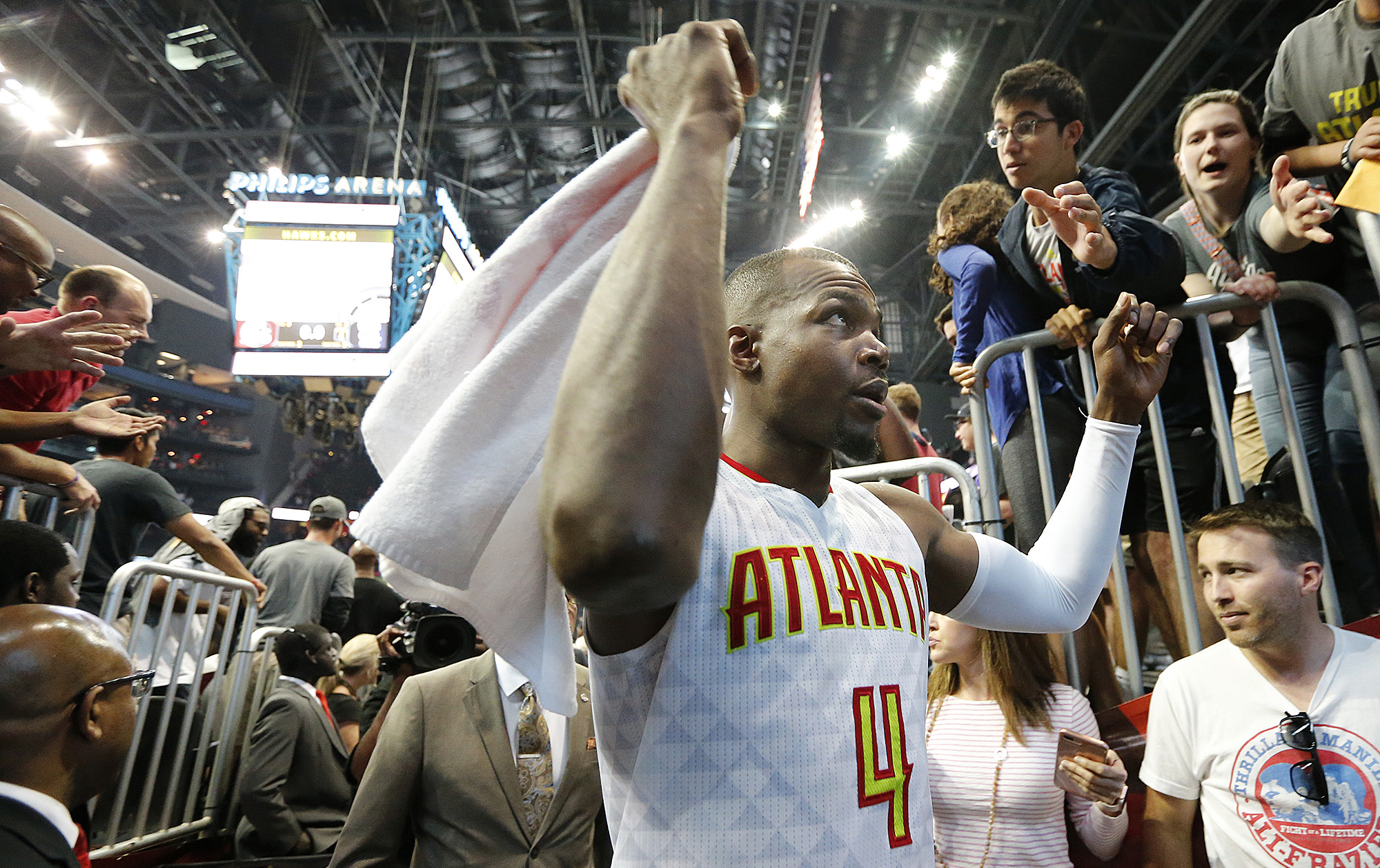 Hawks owner wants to re-sign All-Star Paul Millsap