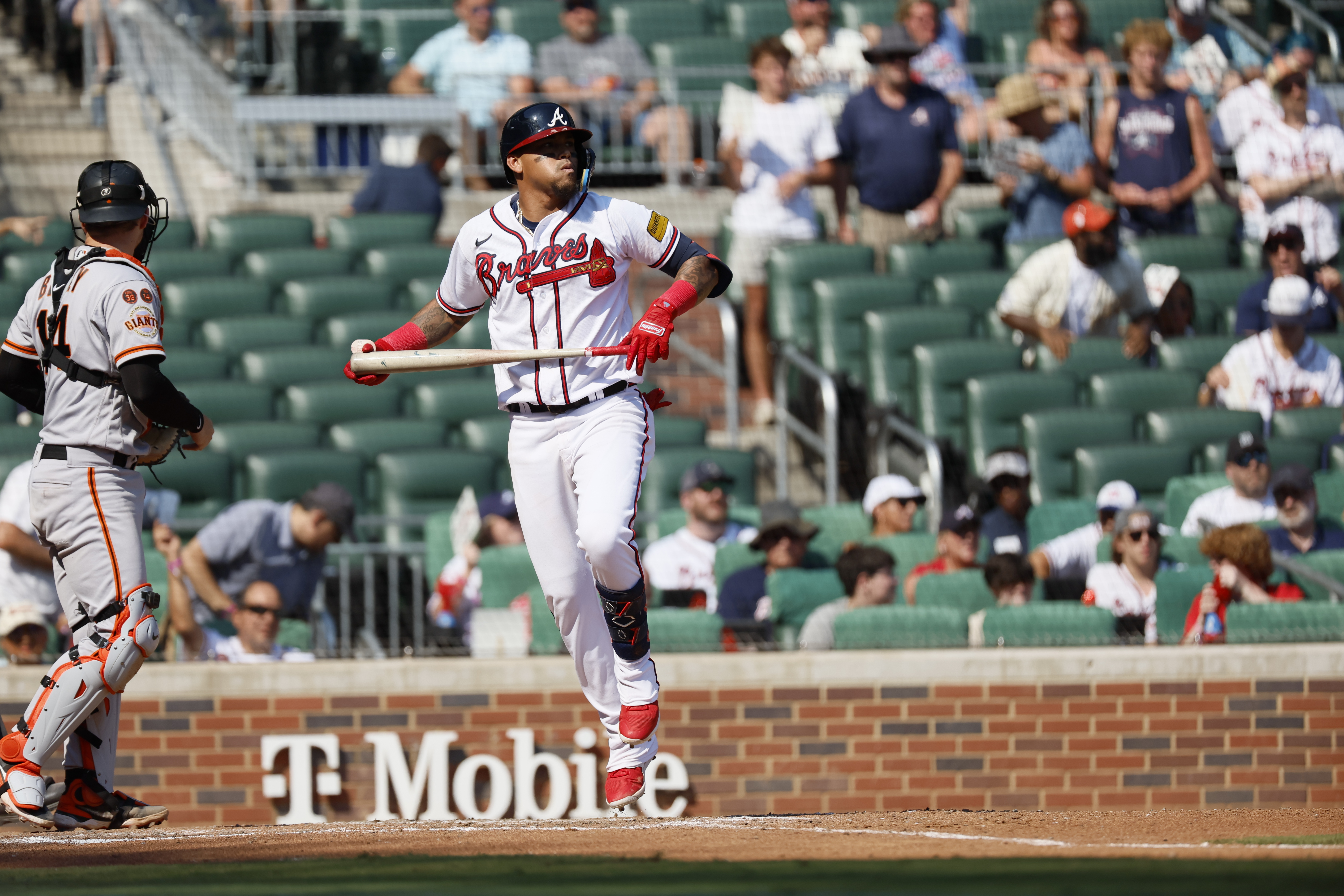 Photos: Braves fall short in series finale vs. Giants
