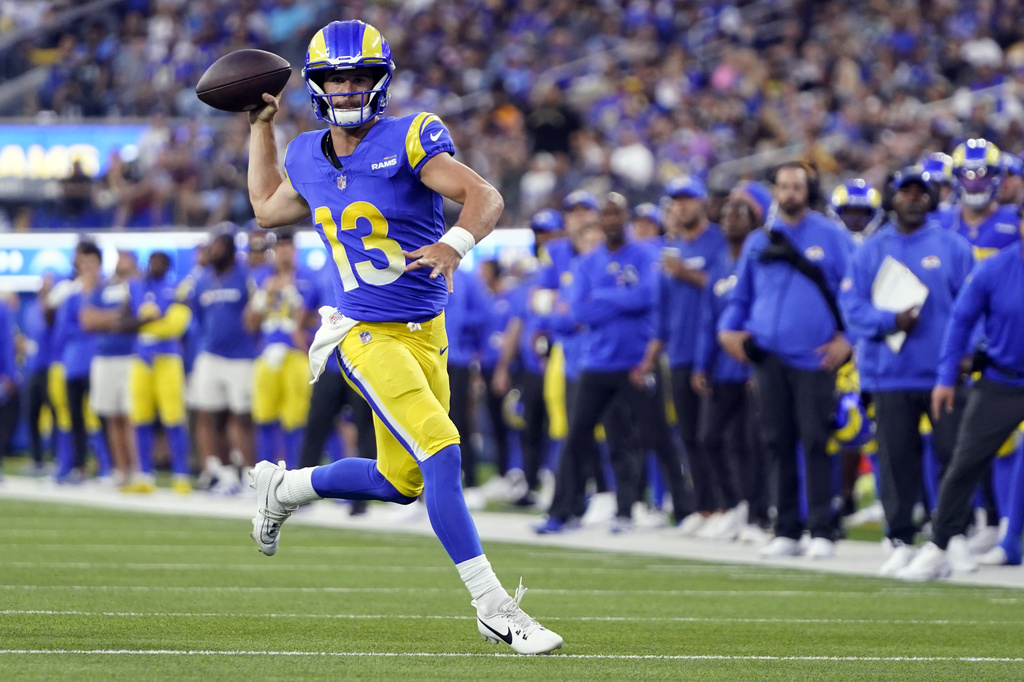 Stetson Bennett gets his first NFL action for the Rams in a 34-17