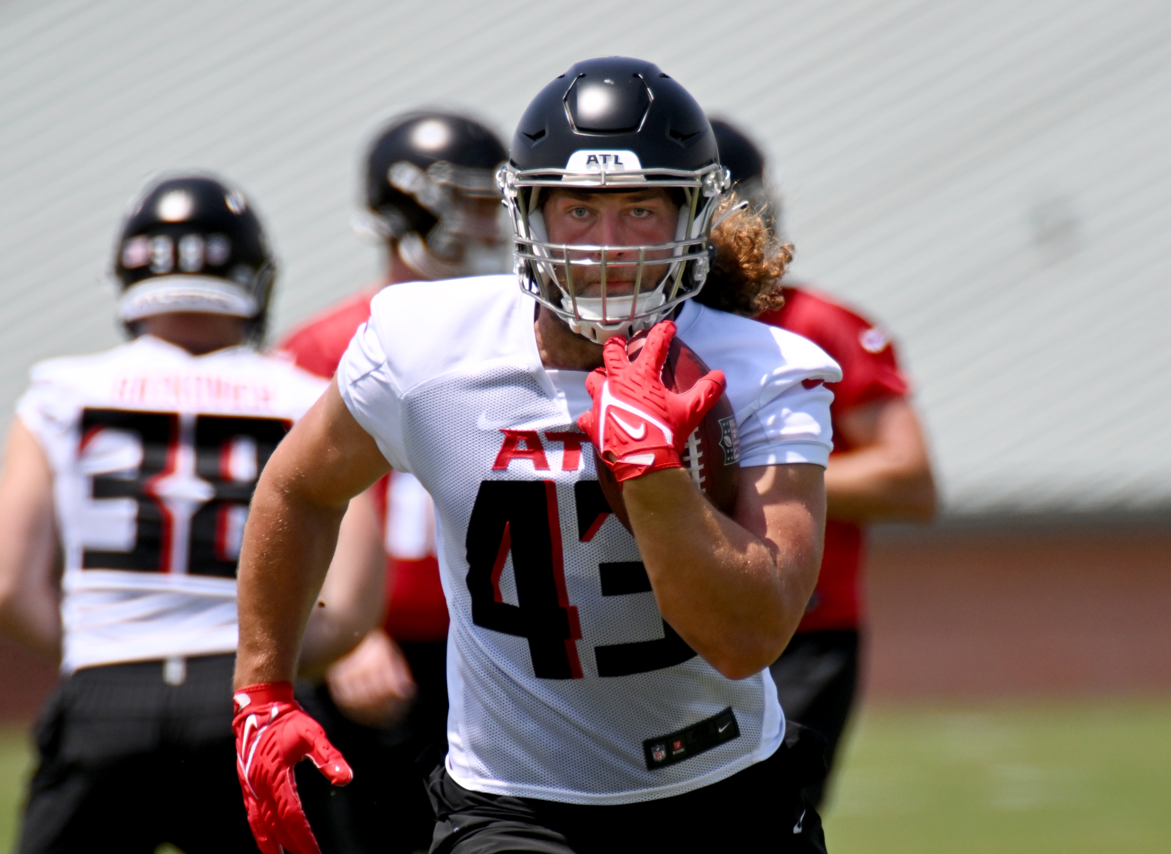 Falcons promote Tucker Fisk, Damiere Byrd to game-day roster