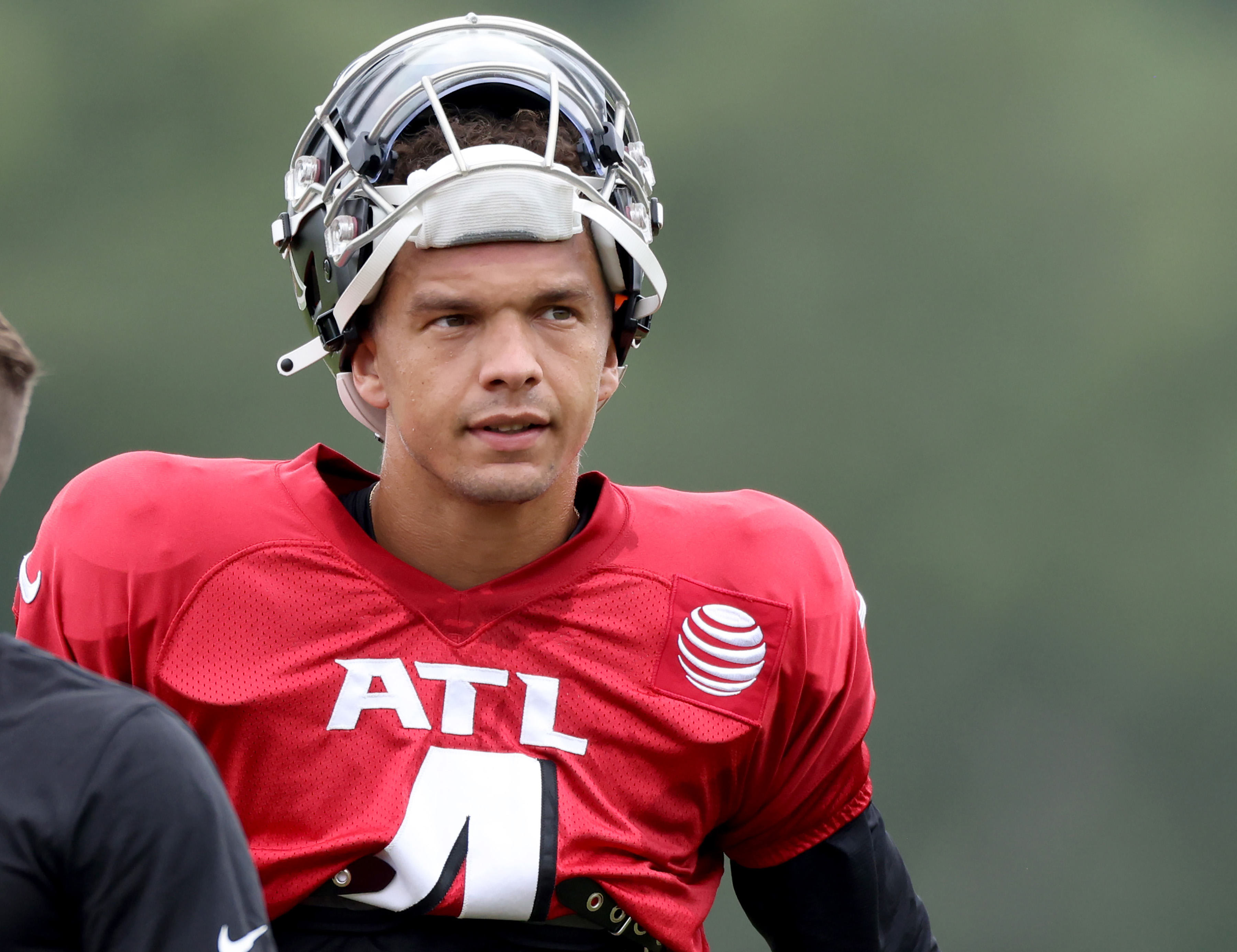 Falcons look to Lofton to become defensive leader