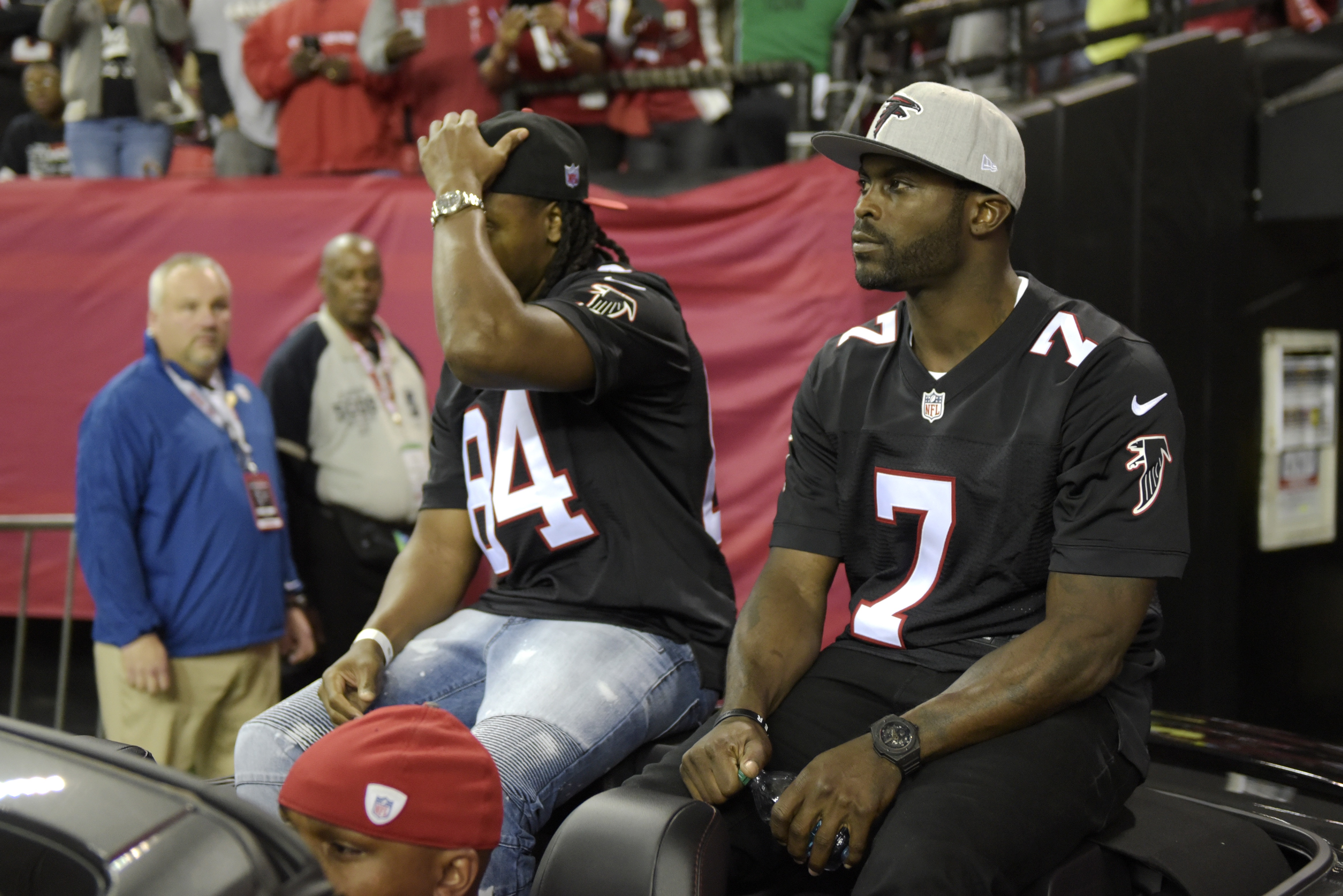 Atlanta Falcons honor Michael Vick, Roddy White - ESPN