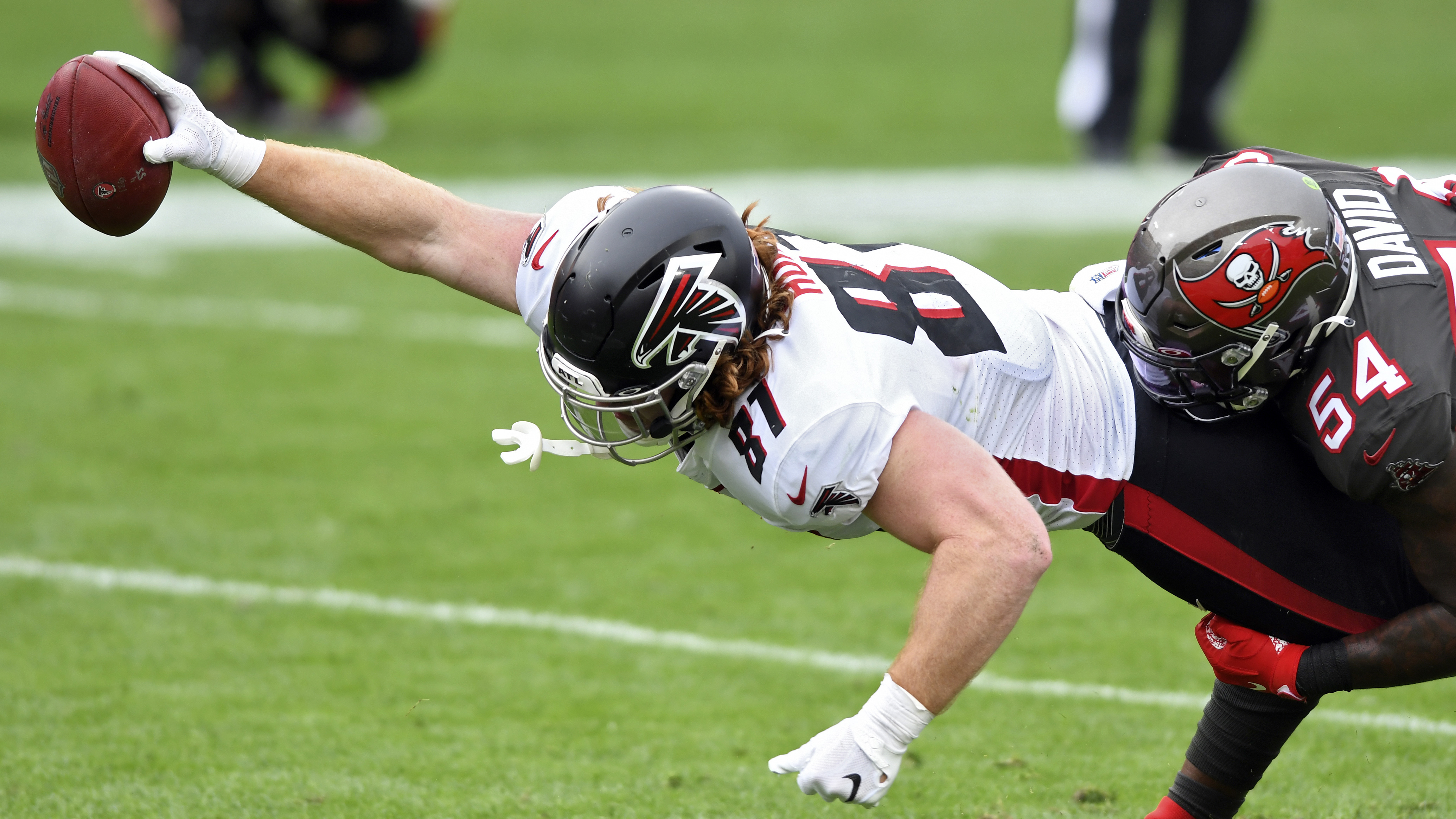 SEE IT: Falcons quarterback Matt Ryan dives away from a block