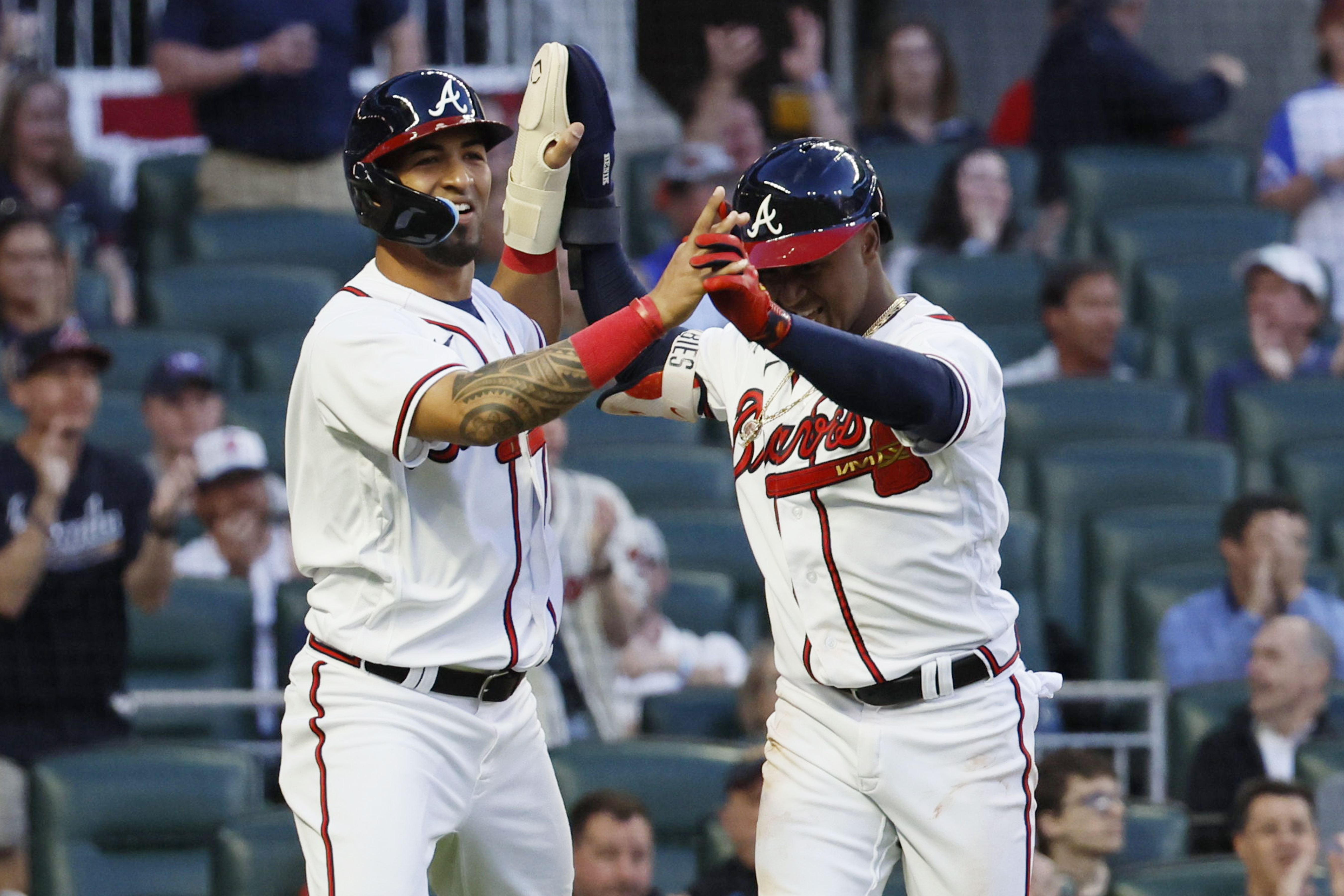 Eddie Rosario's HR gives Braves sweep of Reds