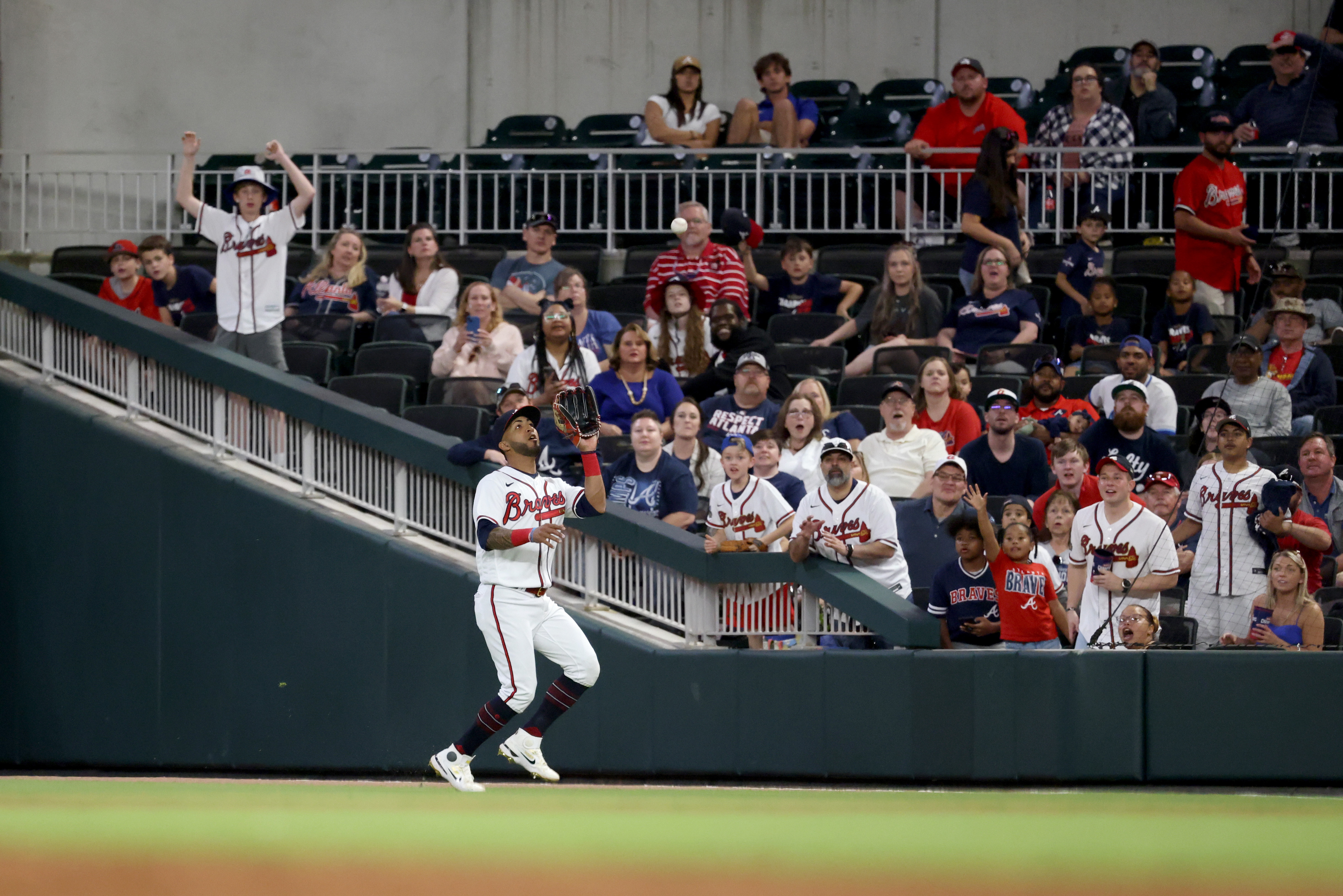 Atlanta Braves - Homer and some young fans in line at Academy