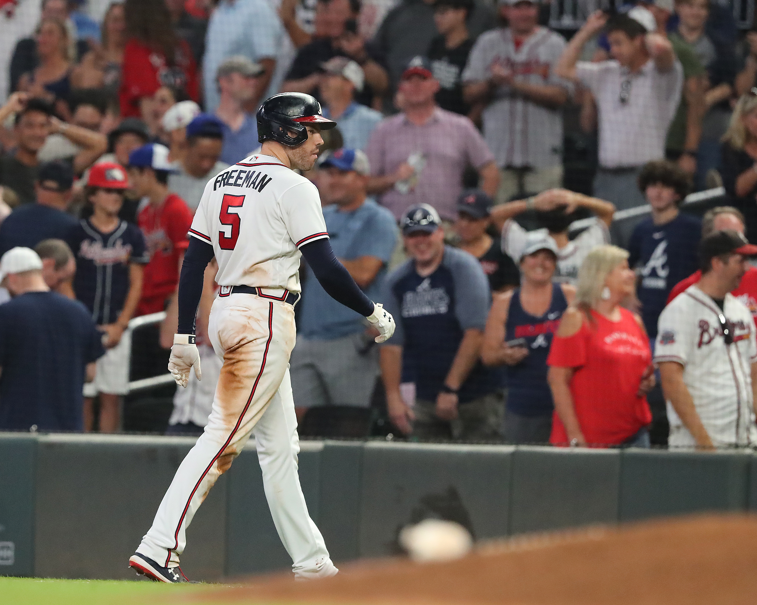 Braves' Brian Snitker ejected over challenge call vs. Royals