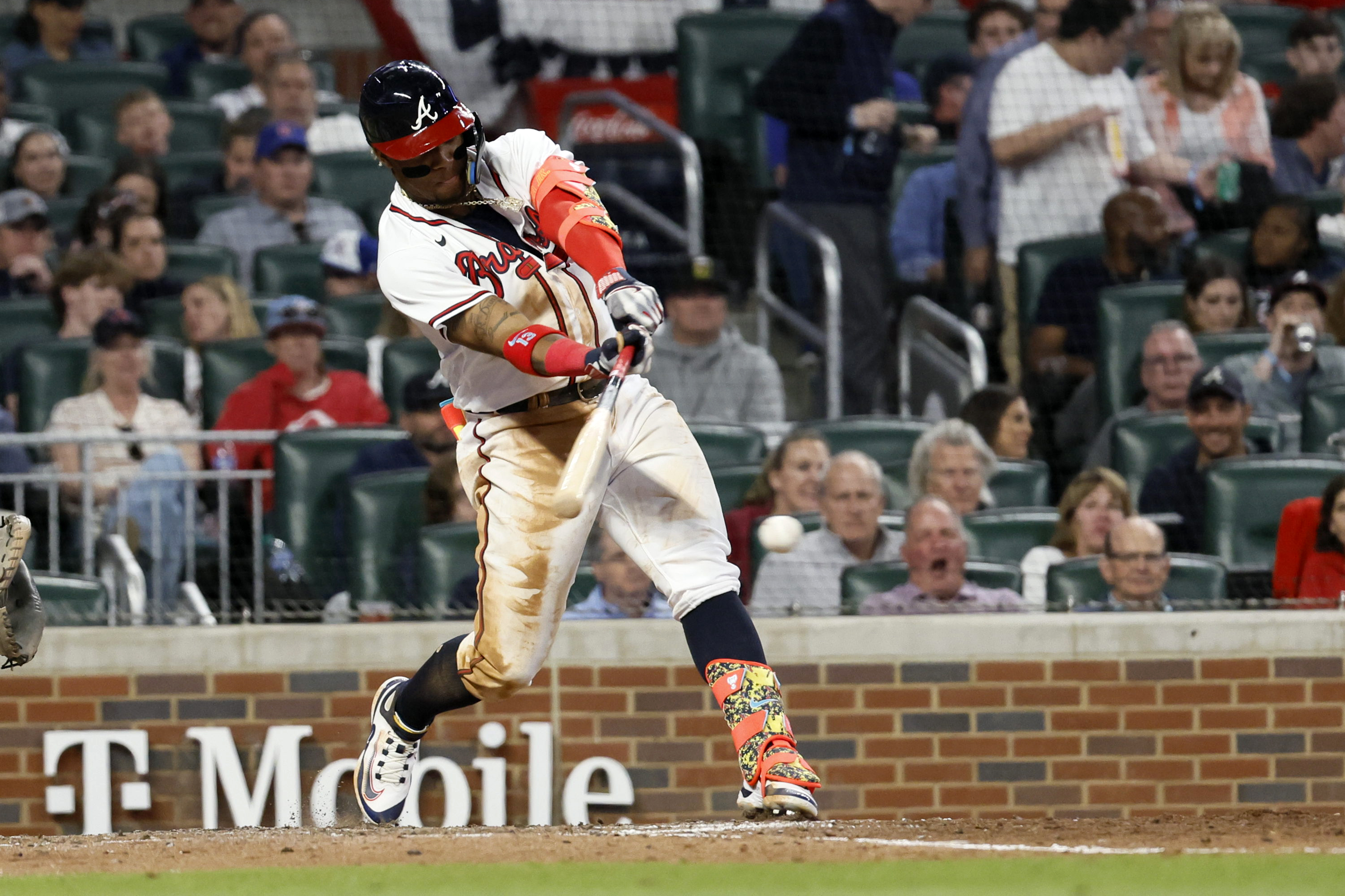 Eddie Rosario's HR gives Braves sweep of Reds