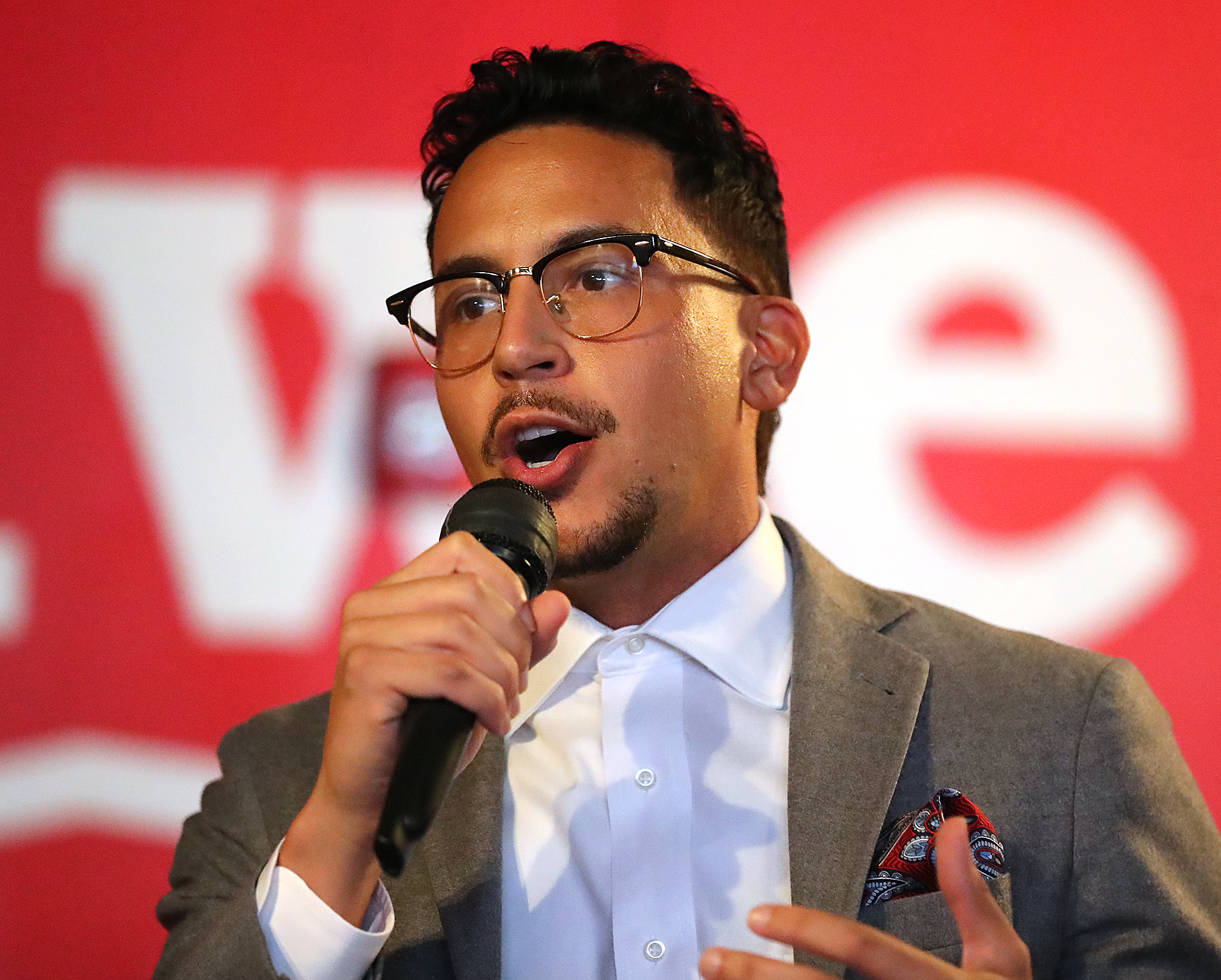080421 Atlanta: Mayoral candidate Councilman Antonio Brown takes questions during a mayoral debate hosted by The Young Democrats of Atlanta at Manuel’s Tavern on Wednesday, August 4, 2021, in Atlanta. “Curtis Compton / Curtis.Compton@ajc.com”