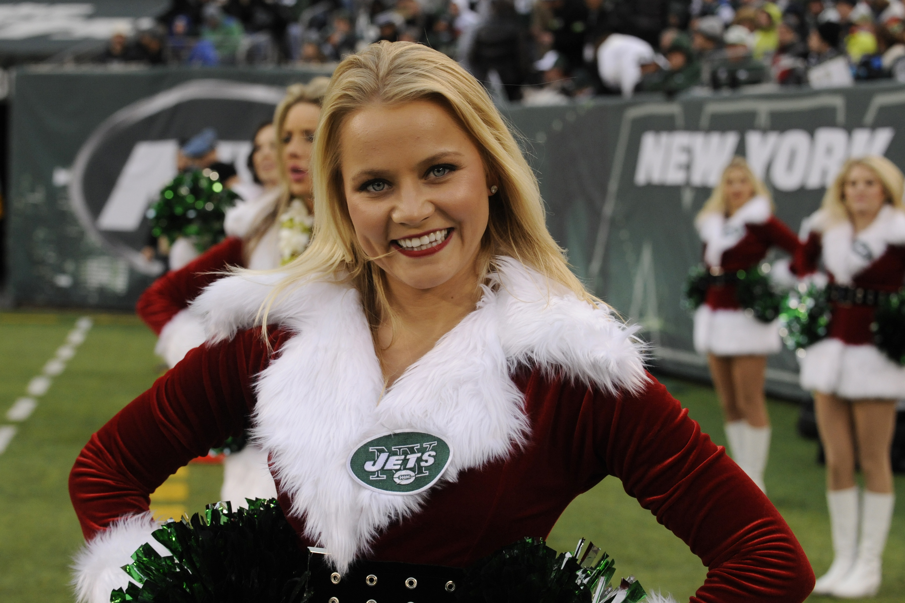 Photos: NFL, NBA cheerleaders get ready for Christmas