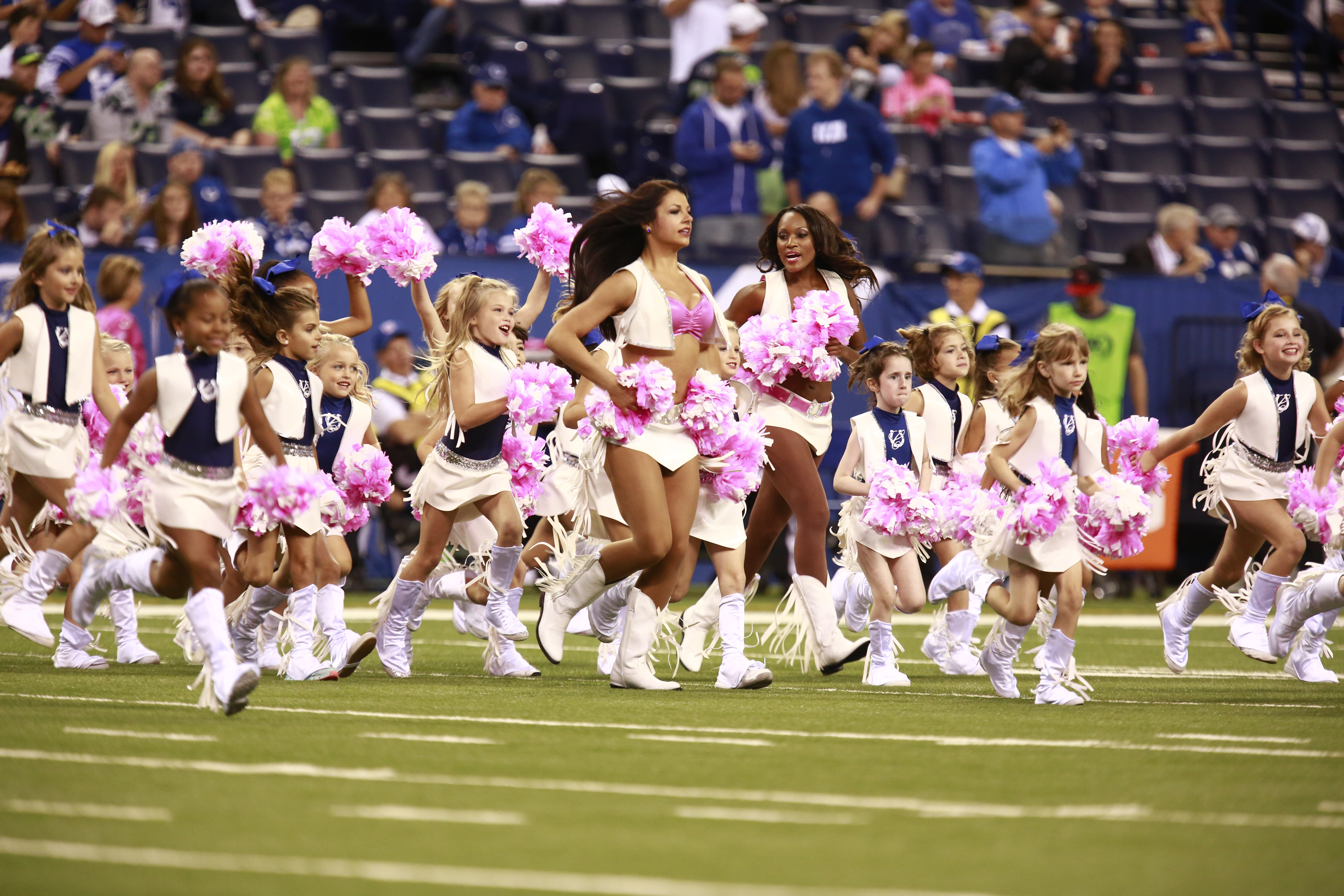 Photos: NFL cheerleaders wear pink for Breast Cancer Awareness Mo