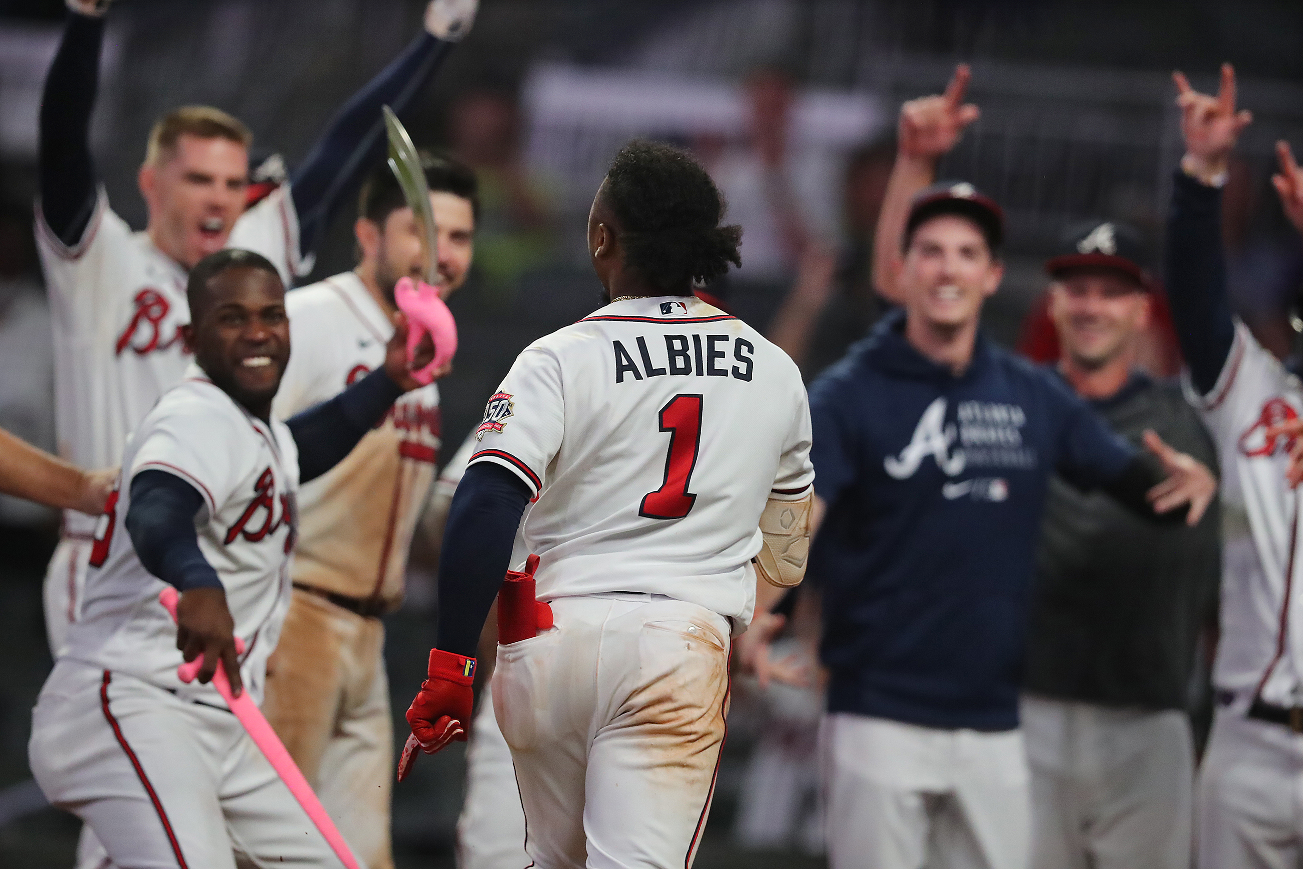Albies' 3-run homer in the 8th gives the Braves a 4-2 victory over
