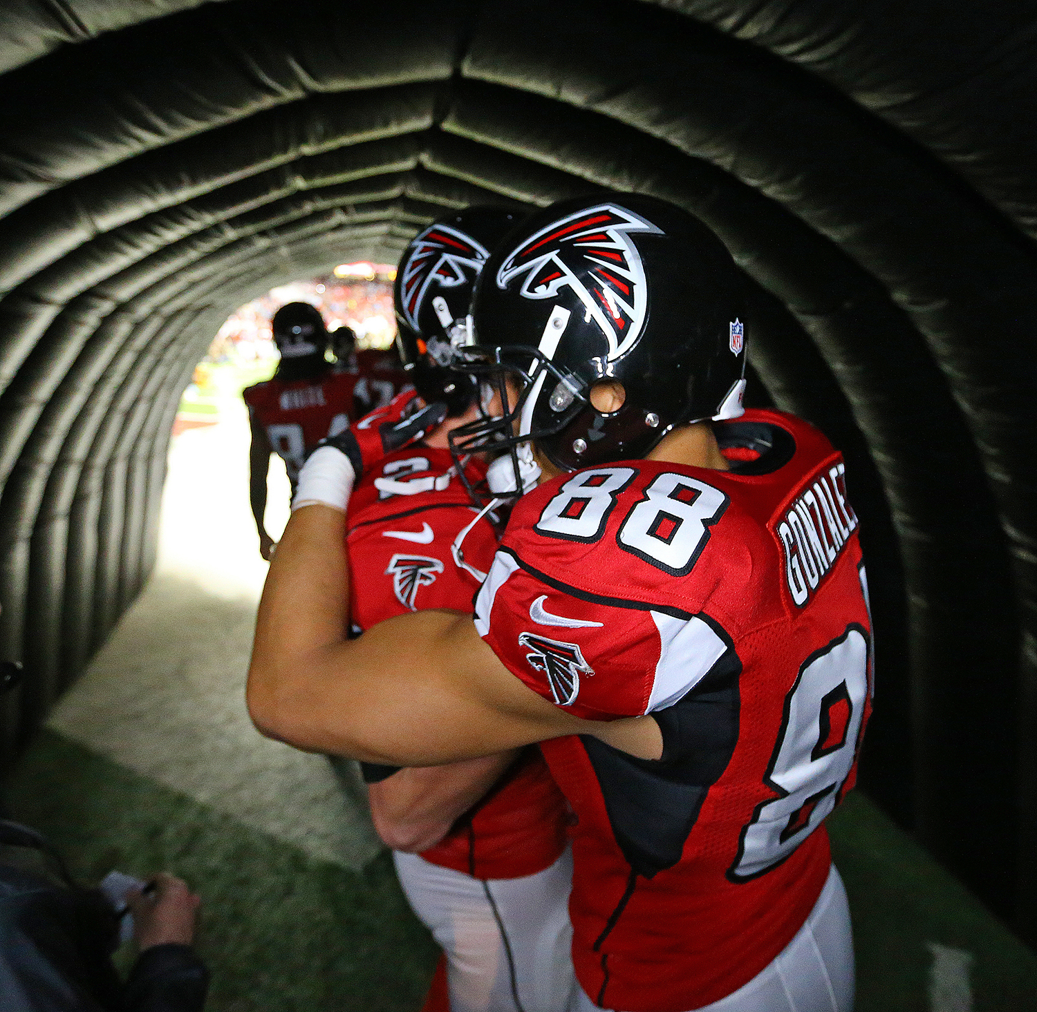 NFC Championship: Tony Gonzalez and Atlanta Falcons host Colin